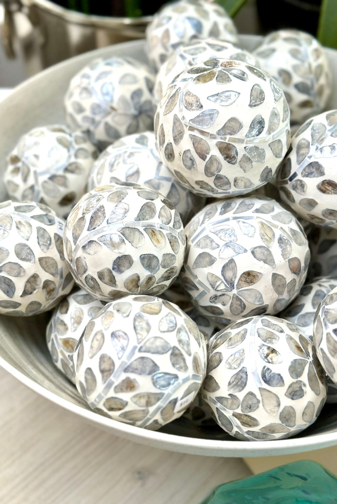 Vine Capiz Shell Inlay Ball 10cm - Magpie Style