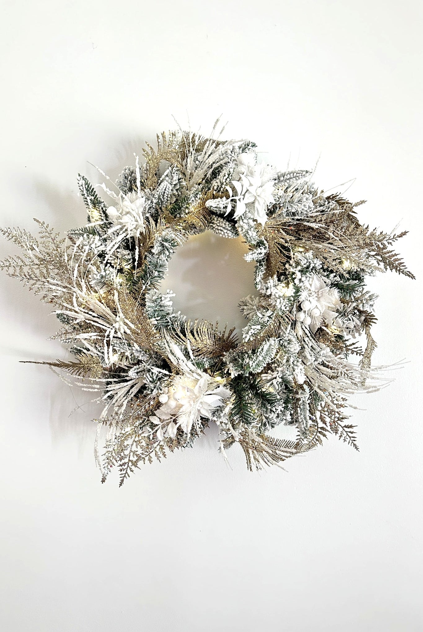 Champagne Snow Feather Christmas Wreath (with Lights) - Magpie Style