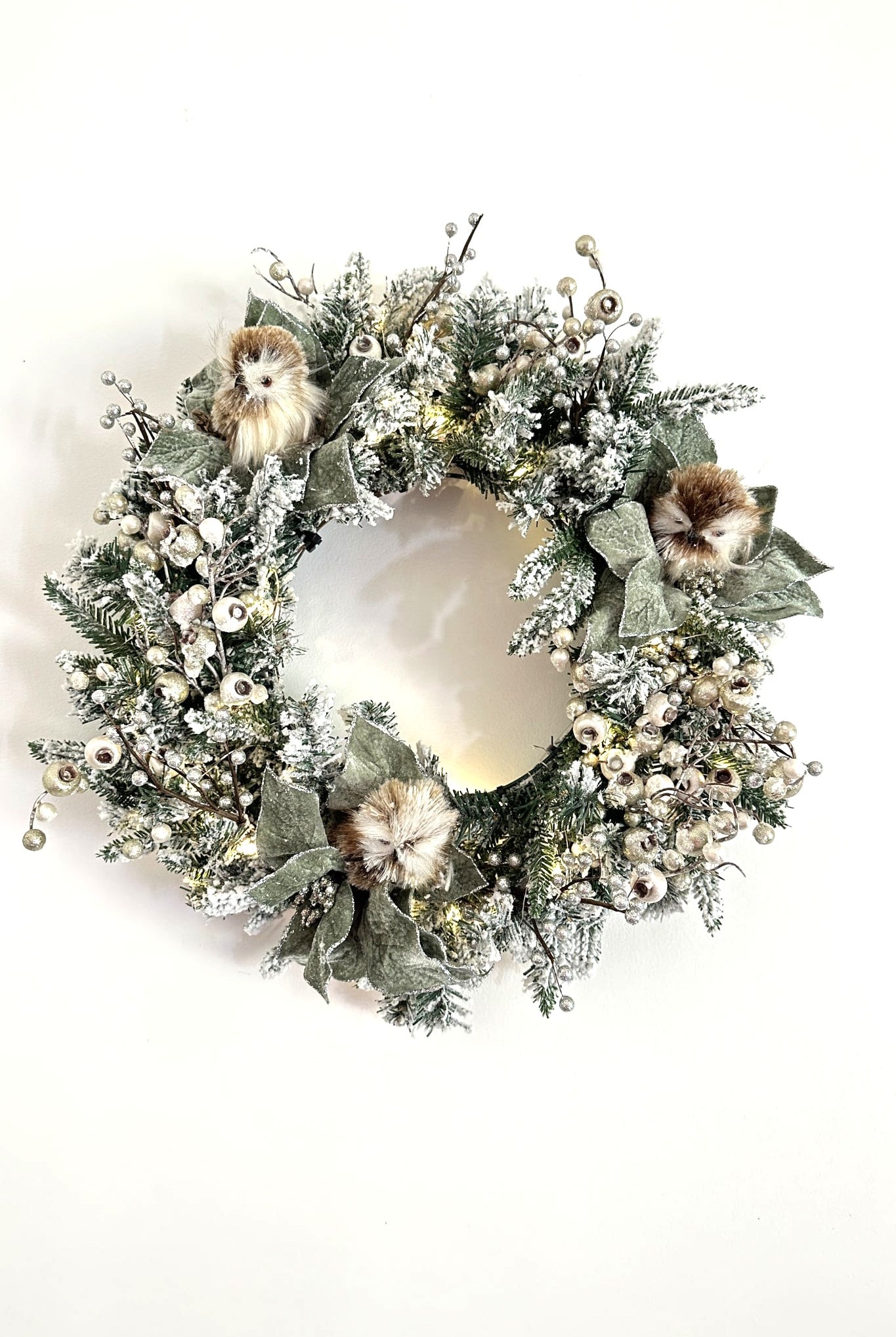 Woodlands Bespoke Wreath (with Lights) - Magpie Style
