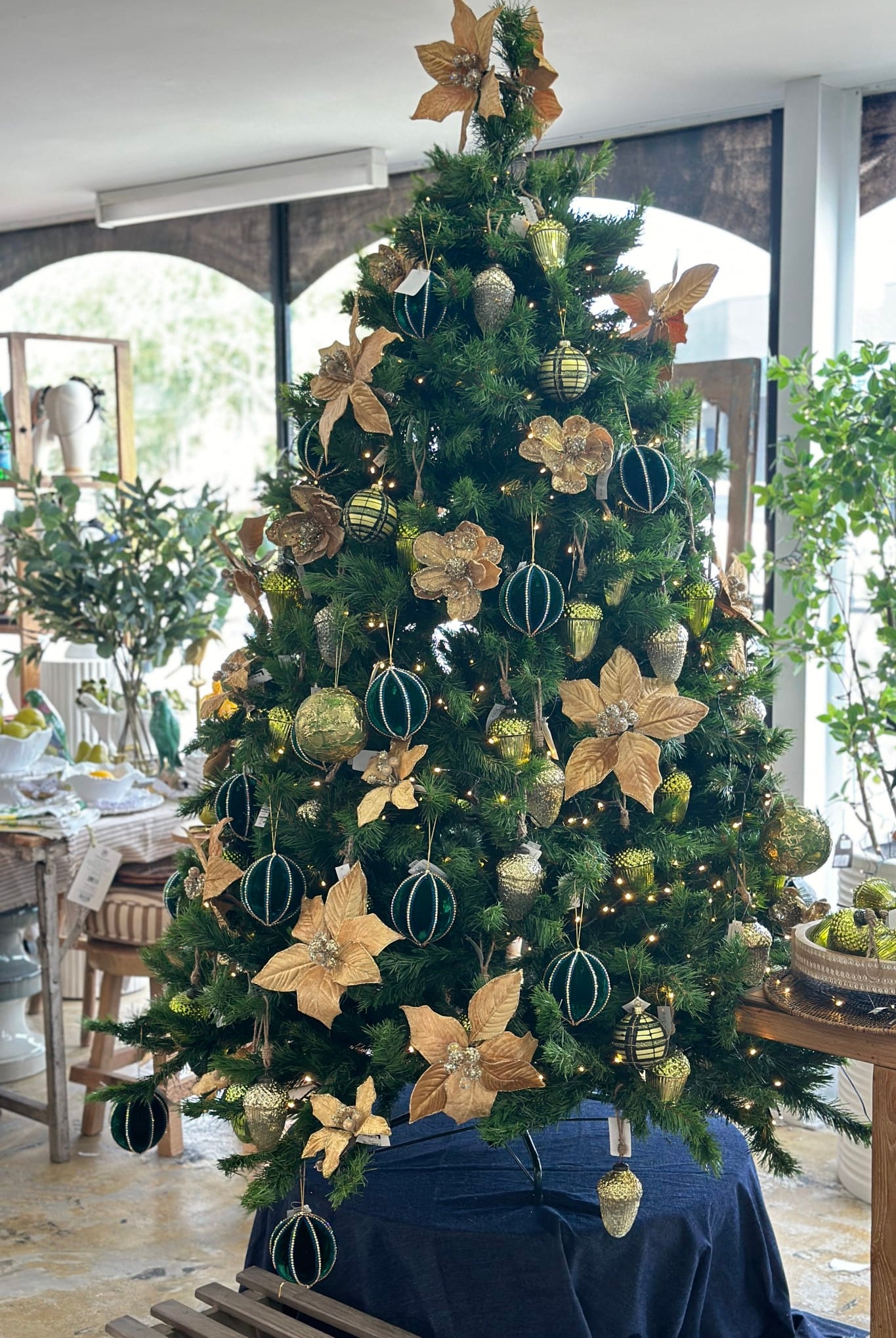 Hanging Velvet Ball - Dark Green with Lace - Magpie Style