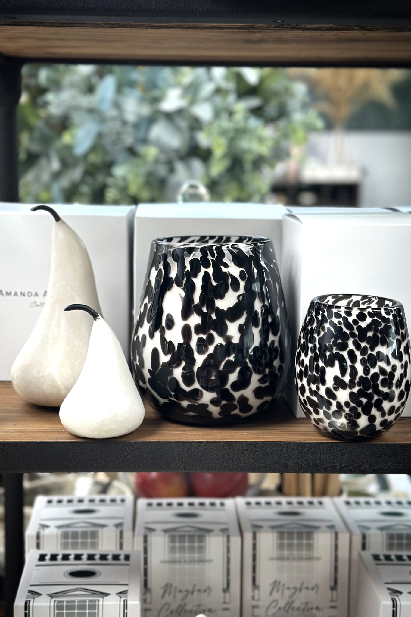 AMANDA ALEXANDER Cheetah Jumbo Candle - Black Oud - Paula Ryan