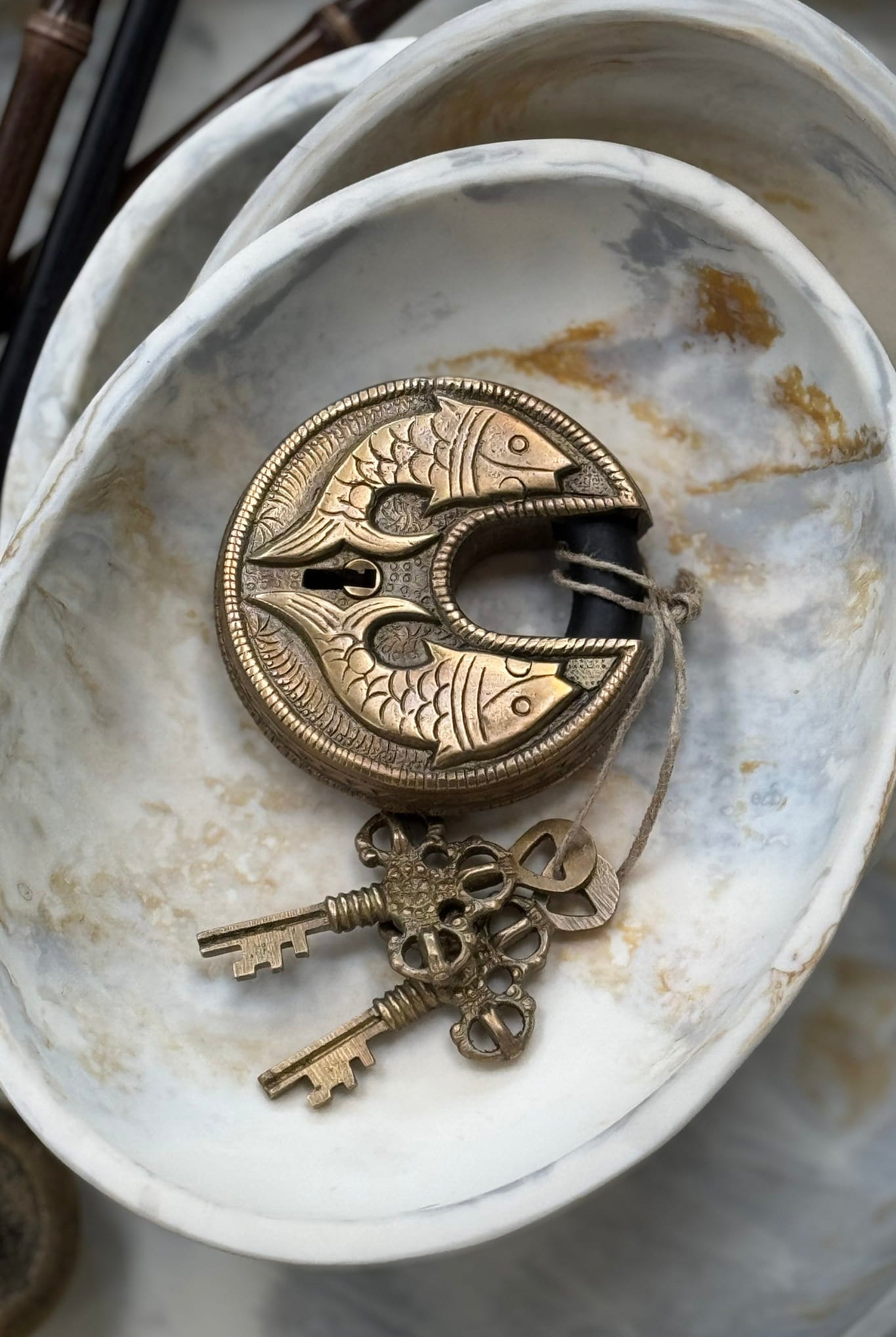 Round Fish Lock - Brass - Magpie Style