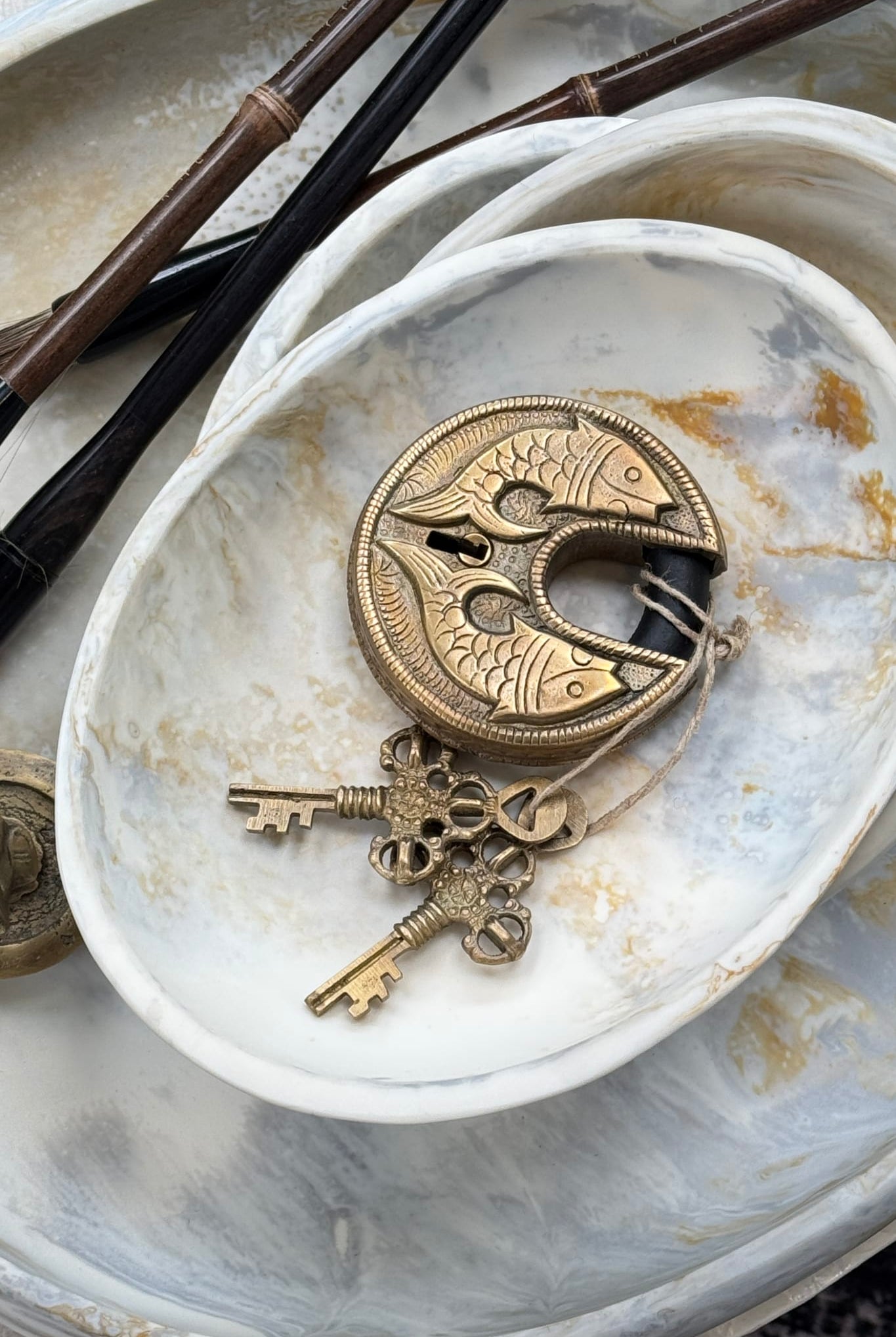 Round Fish Lock - Brass - Magpie Style