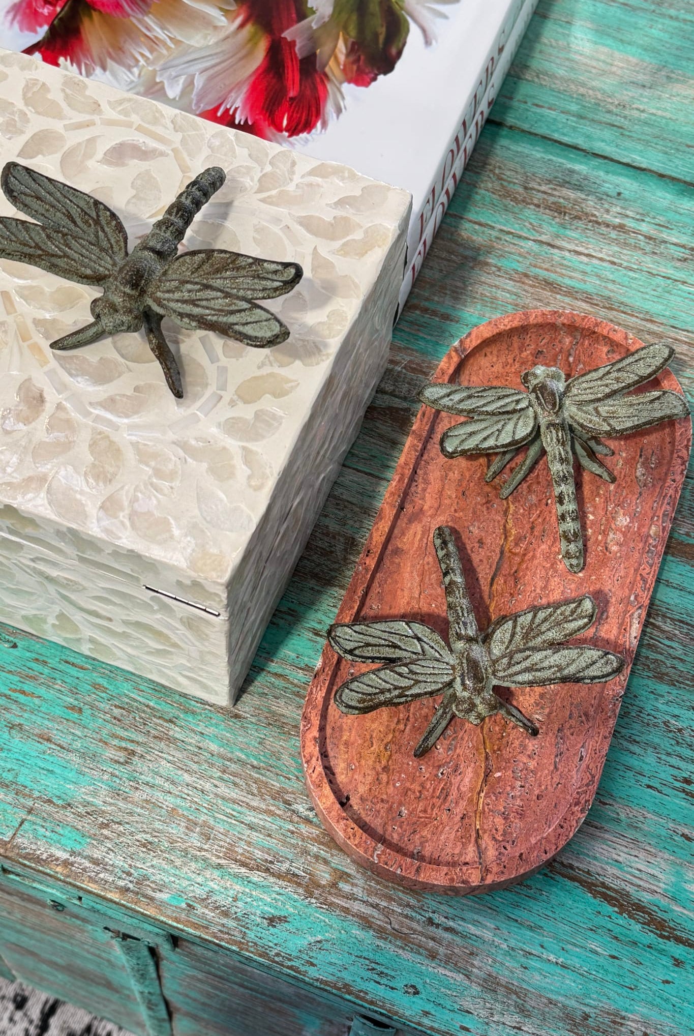 Antique Sitting Dragonfly - Magpie Style