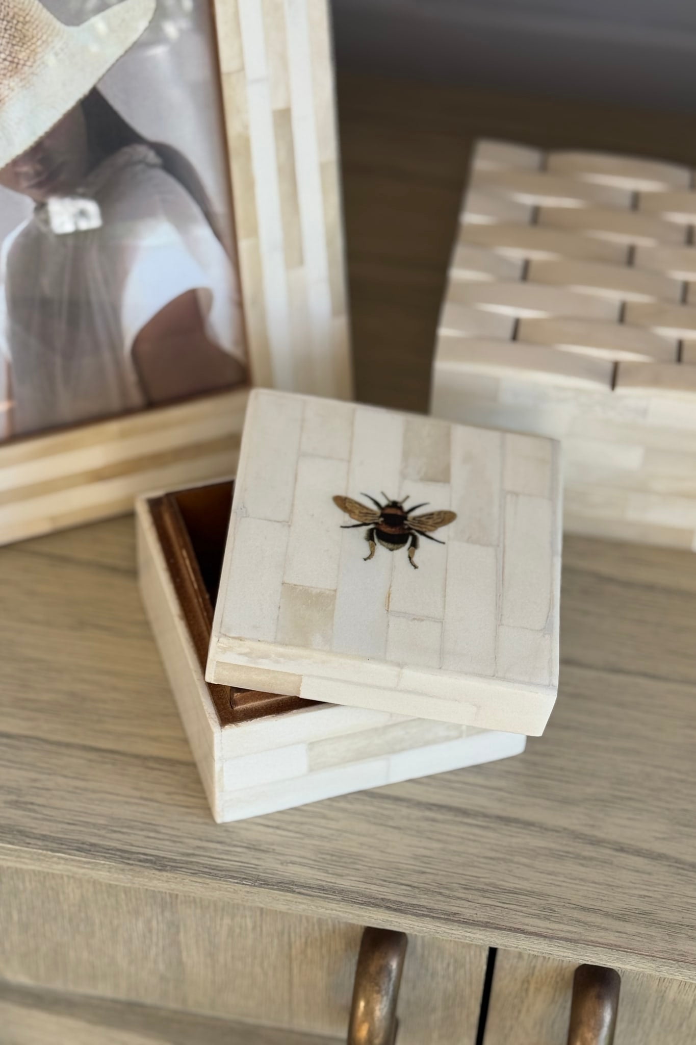 Square Bee Box - Magpie Style