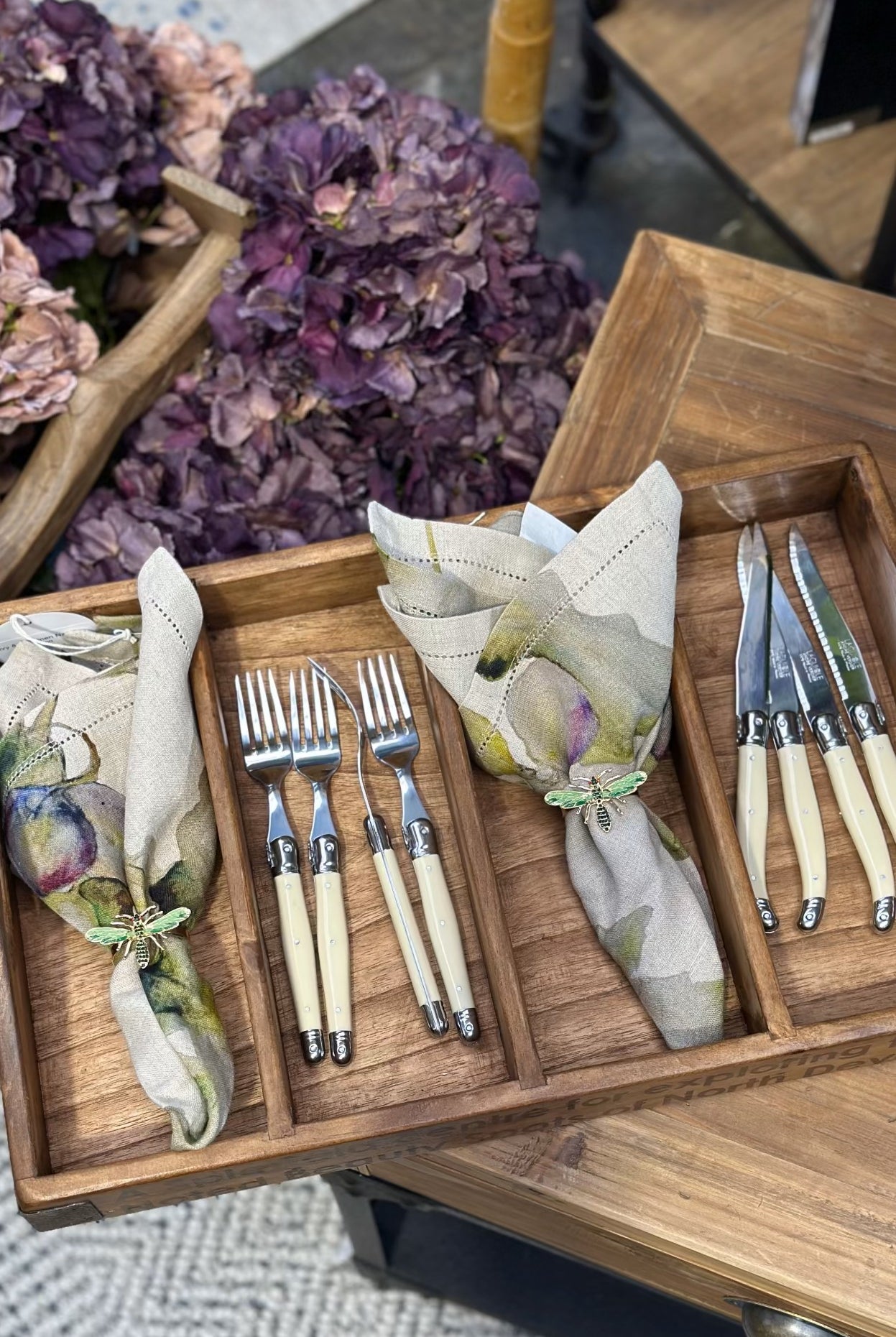 LAGUIOLE Debutant Cutlery Set 18pcs Ivory - Magpie Style