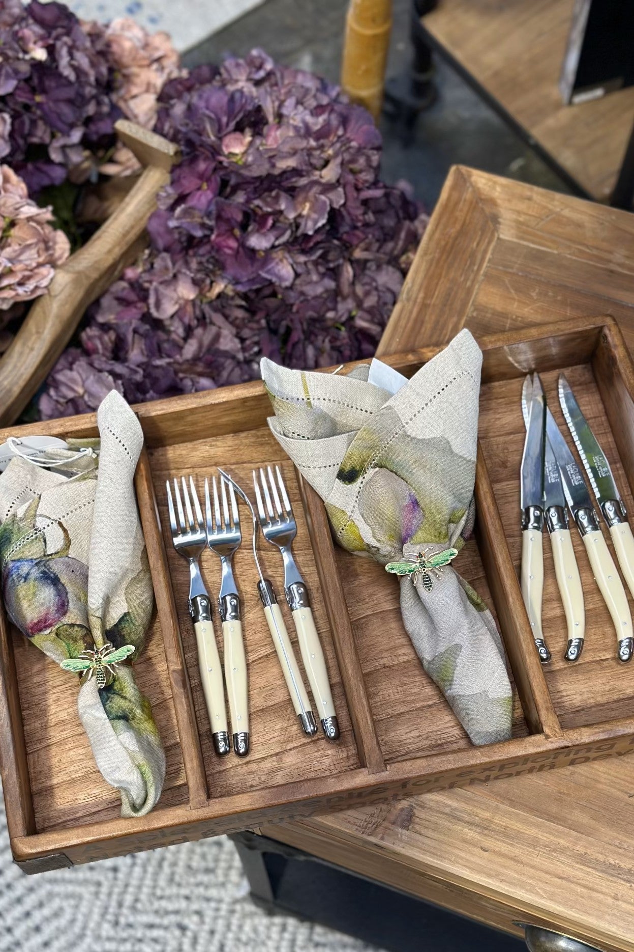 LAGUIOLE Debutant Cutlery Set 18pcs Ivory - Magpie Style