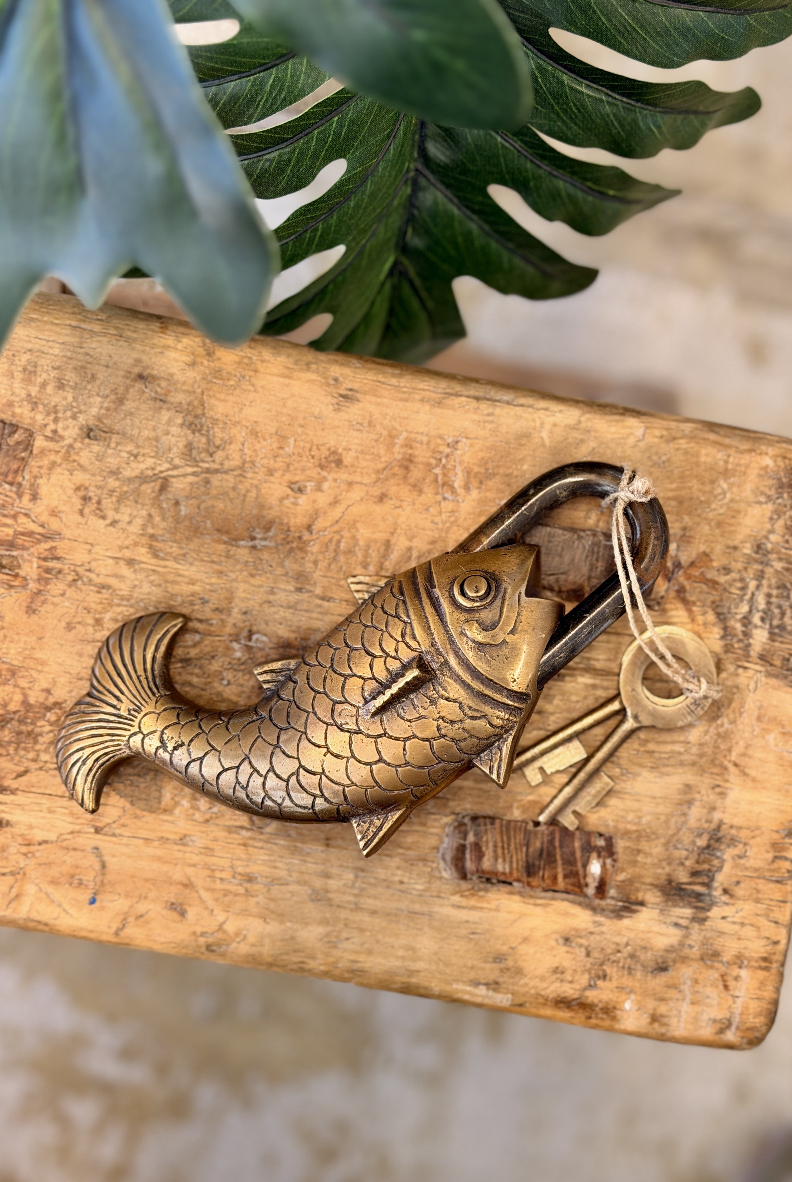 Large Brass Fish Lock - Magpie Style