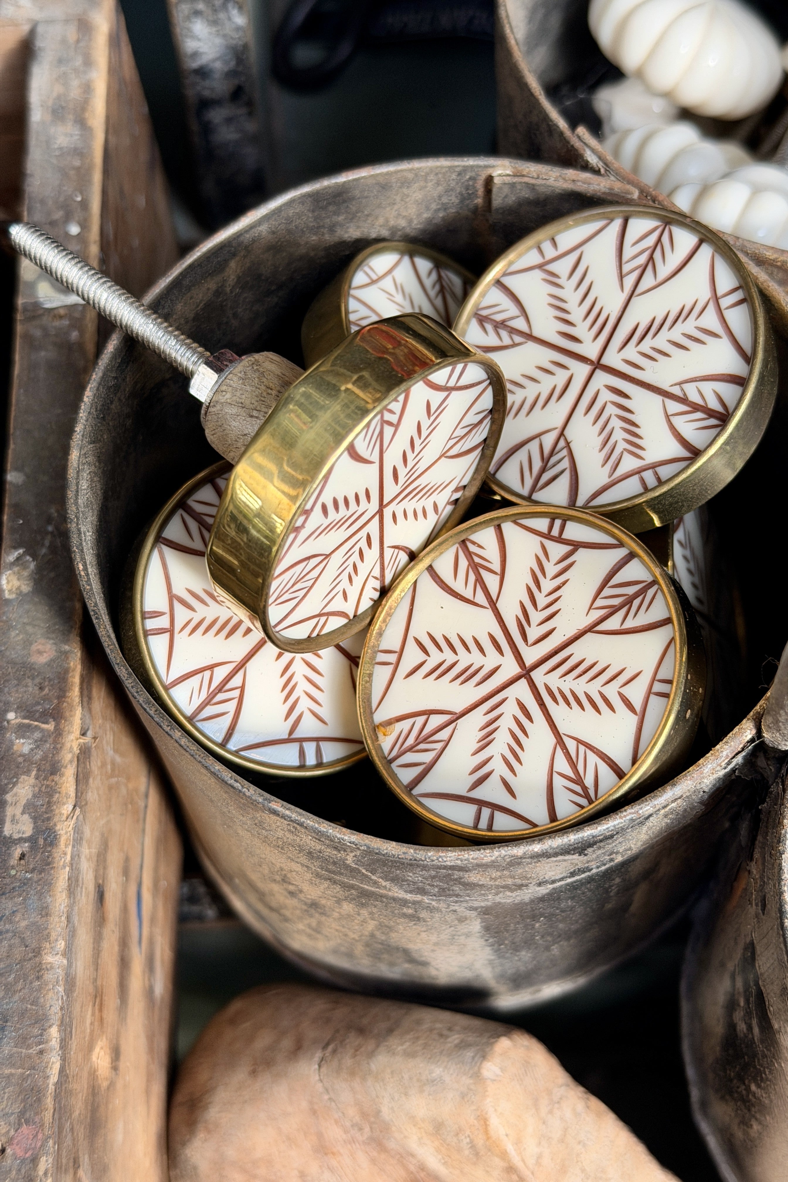 Ceramic Leaf Doorknob - Magpie Style