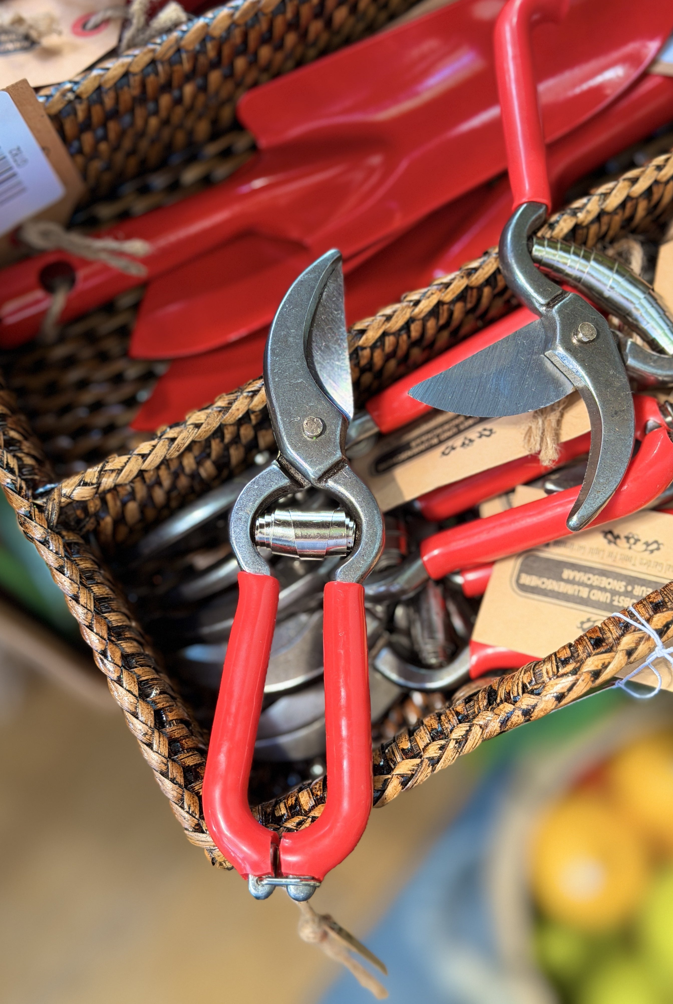 Pruner - Red Handle - Magpie Style