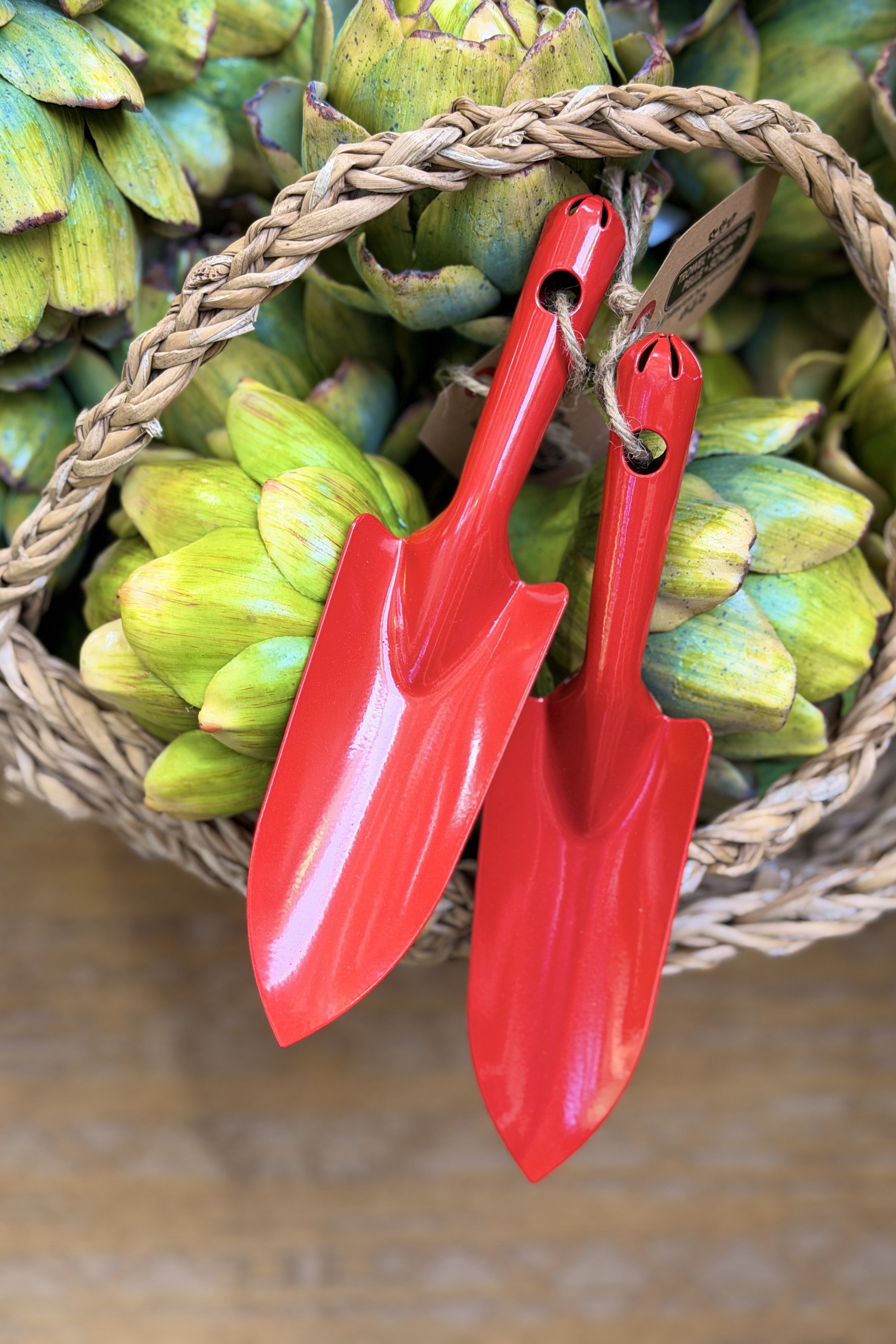 Garden Shovel Red - Magpie Style