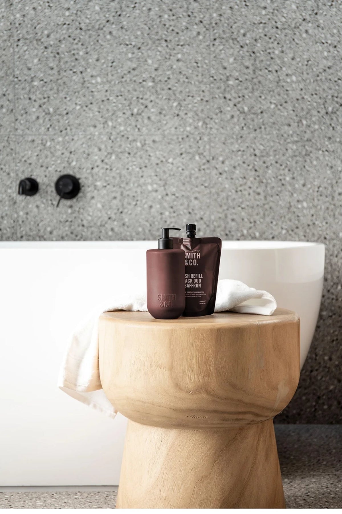 SMITH & CO Hand & Body Wash 400ml - Black Oud & Saffron - Paula Ryan