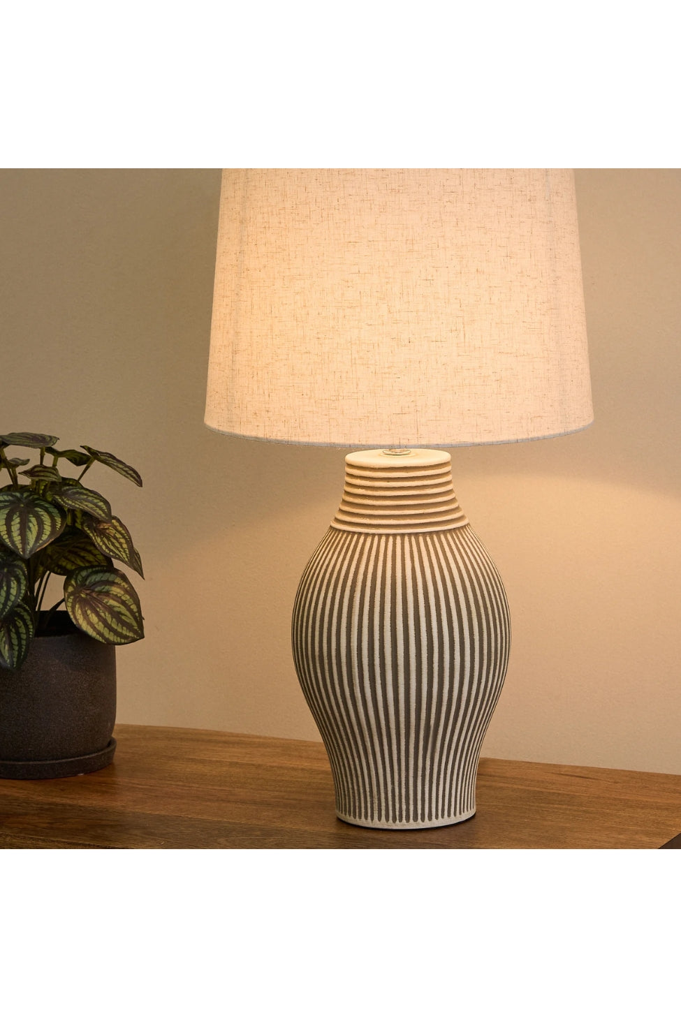 Textured Ceramic Table Lamp - Magpie Style