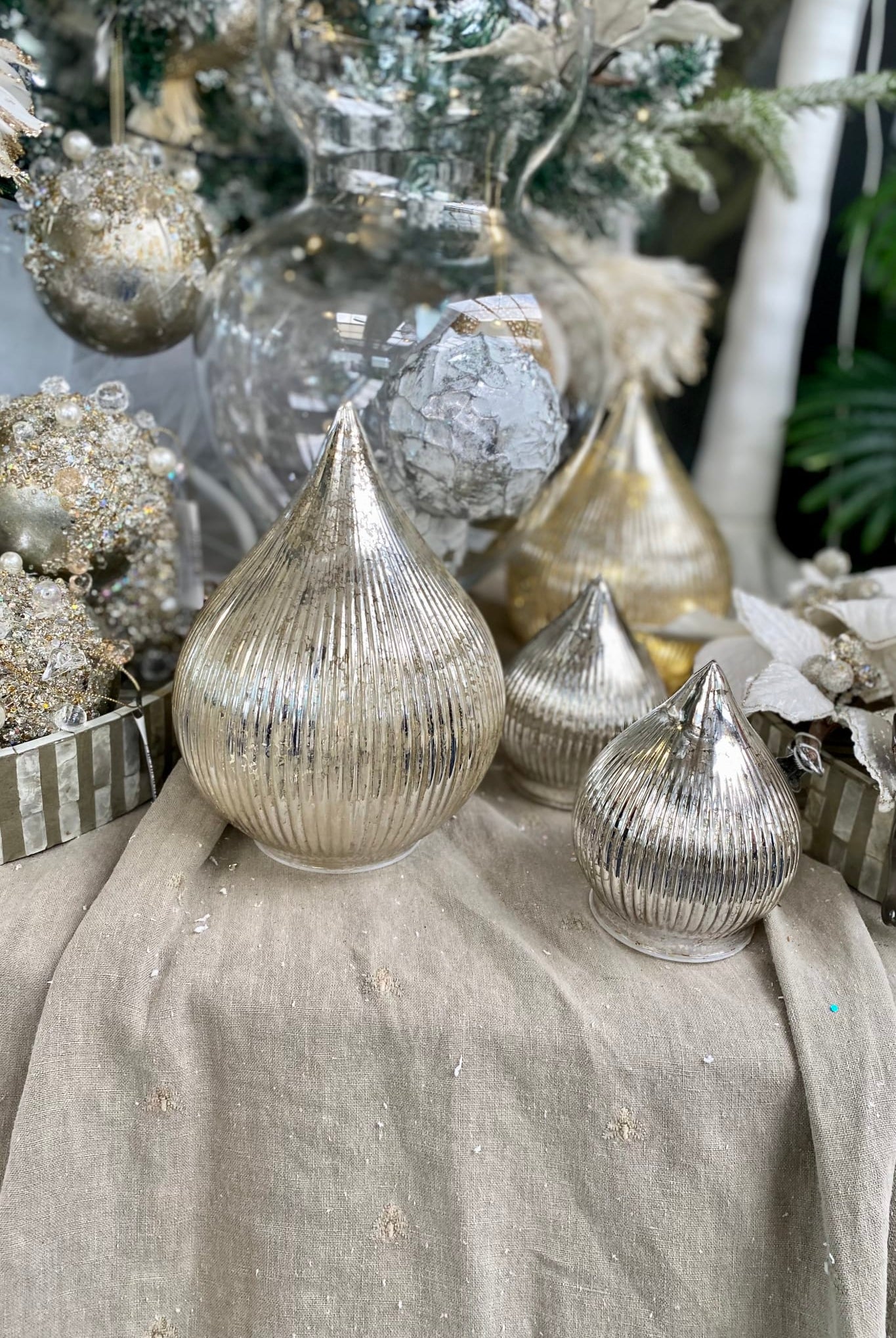 Teardrop Glass Light-up Bulb (16cm) - Magpie Style