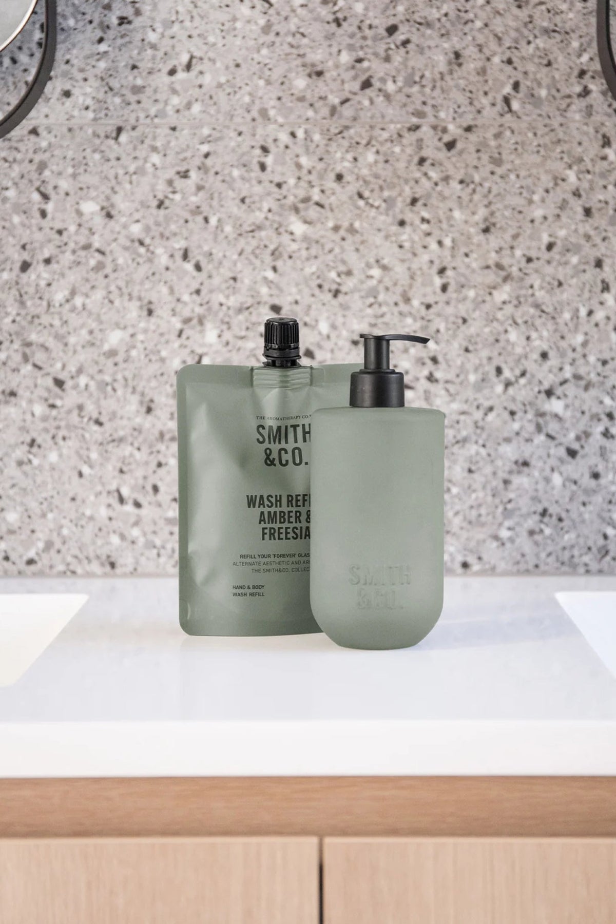 SMITH & CO Hand & Body Wash Refill 400ml - Amber & Freesia - Paula Ryan