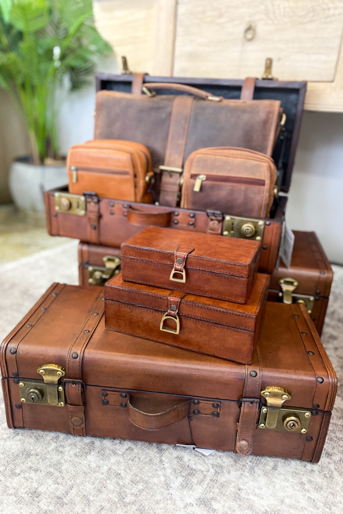 Medium Leather Box with Stirrups - Magpie Style