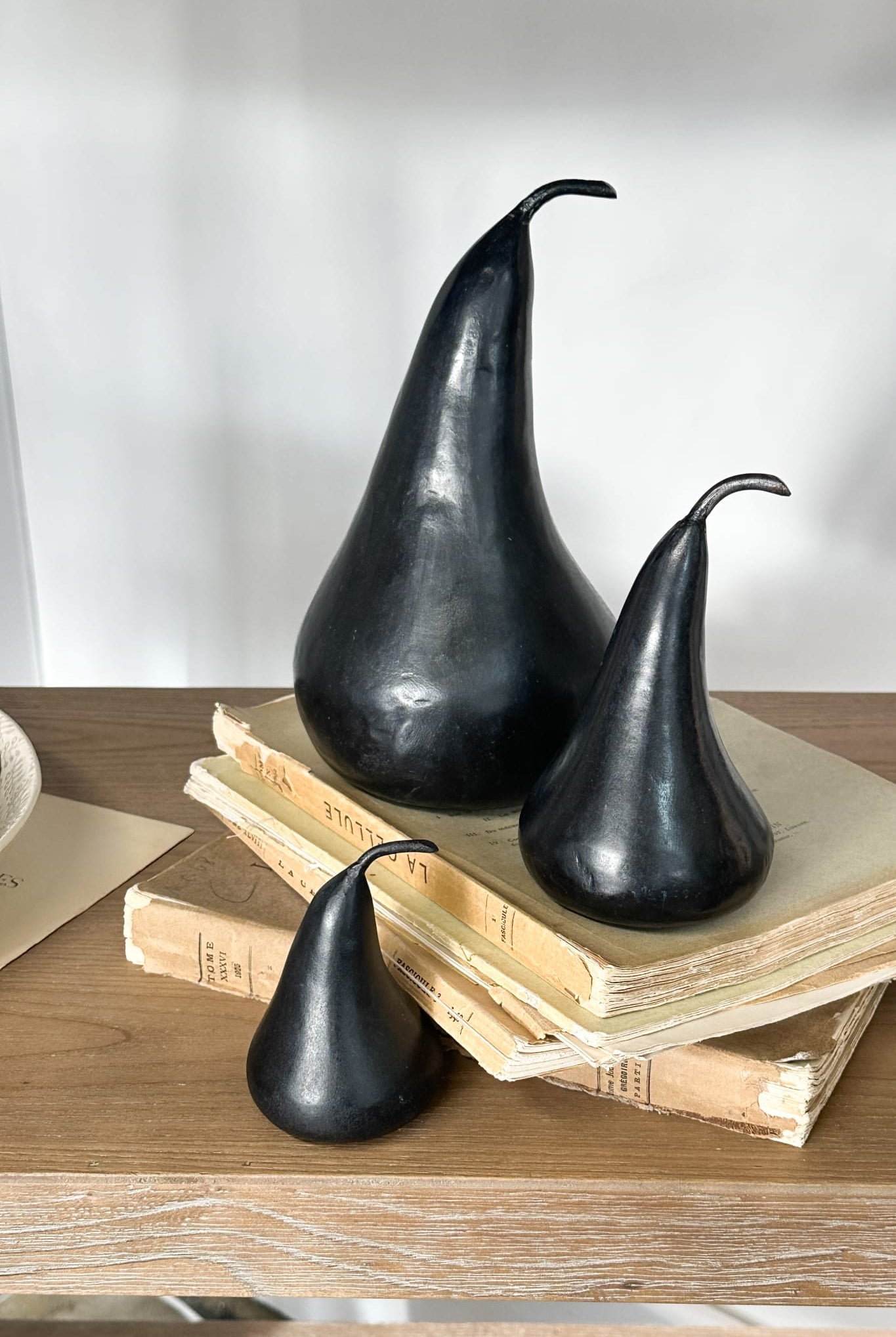 Medium Black Marble Pear - Magpie Style
