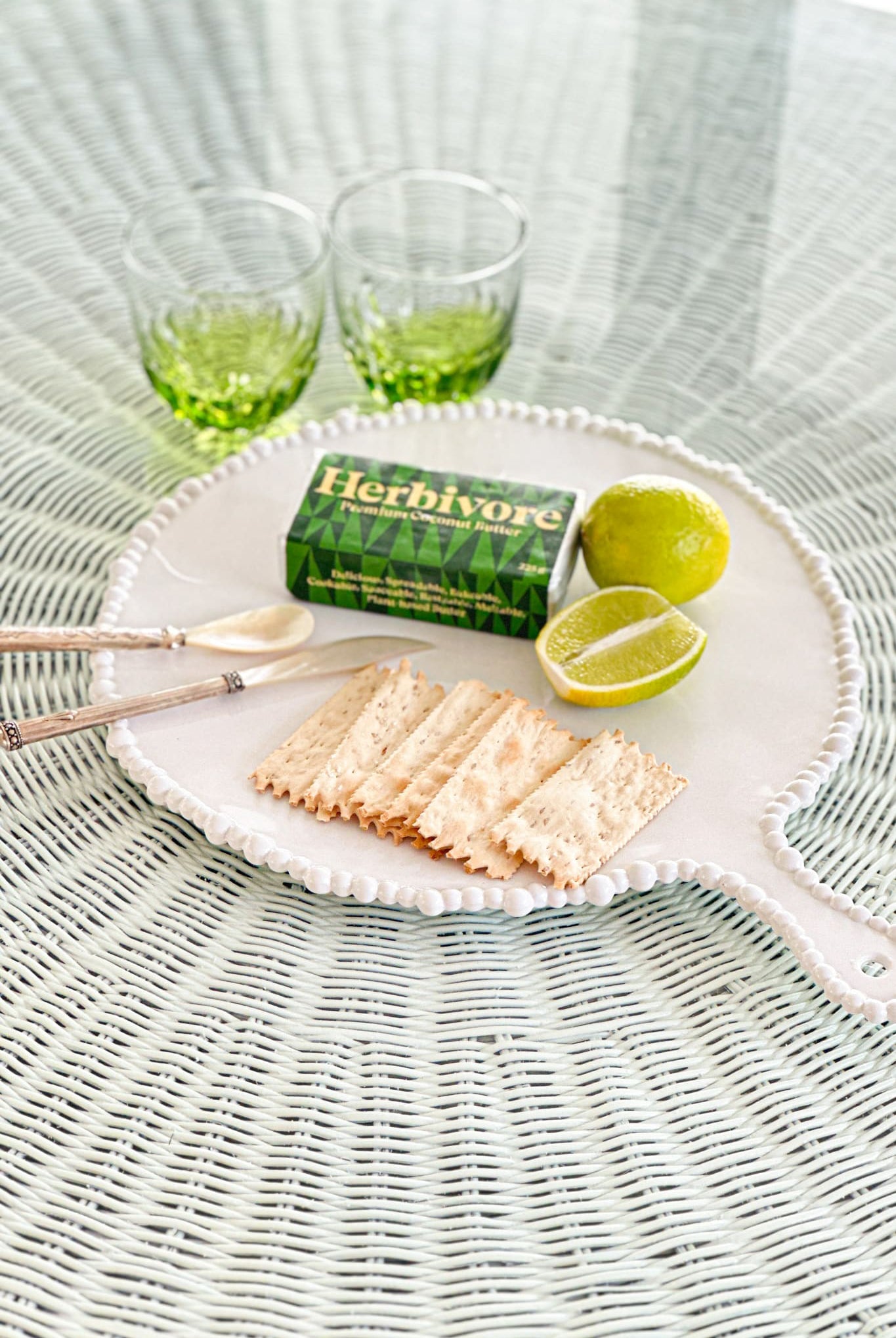 Round Pearl Melamine Platter with Handle - Magpie Style