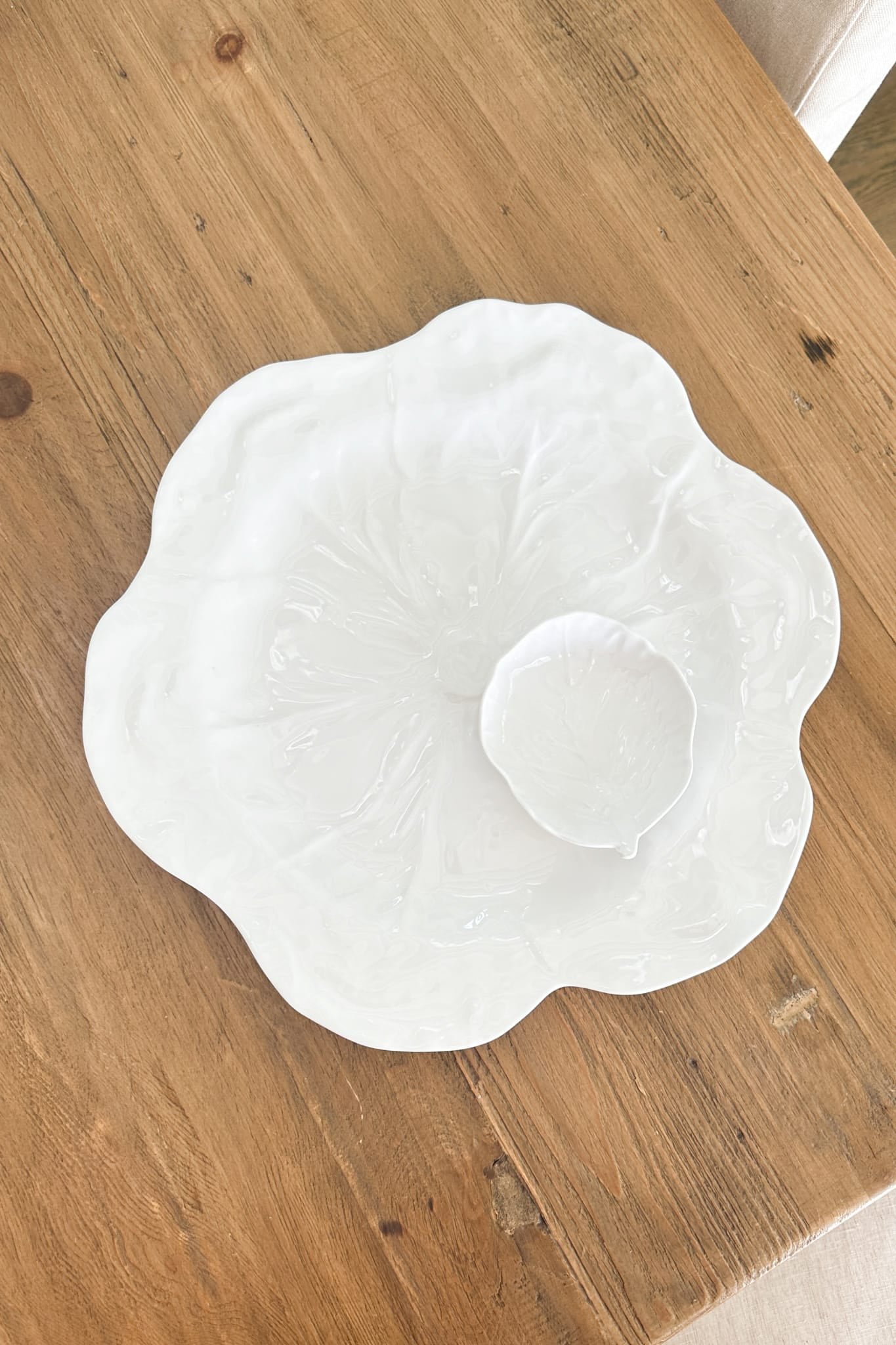 Deep Cabbage Leaf Melamine Platter 40cm - Magpie Style