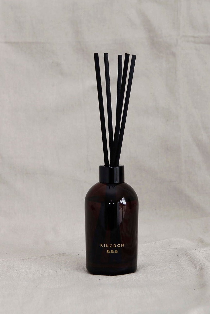 Kingdom Blackberry & Bay Silk Fibre Diffuser 200ml lifestyle image 3