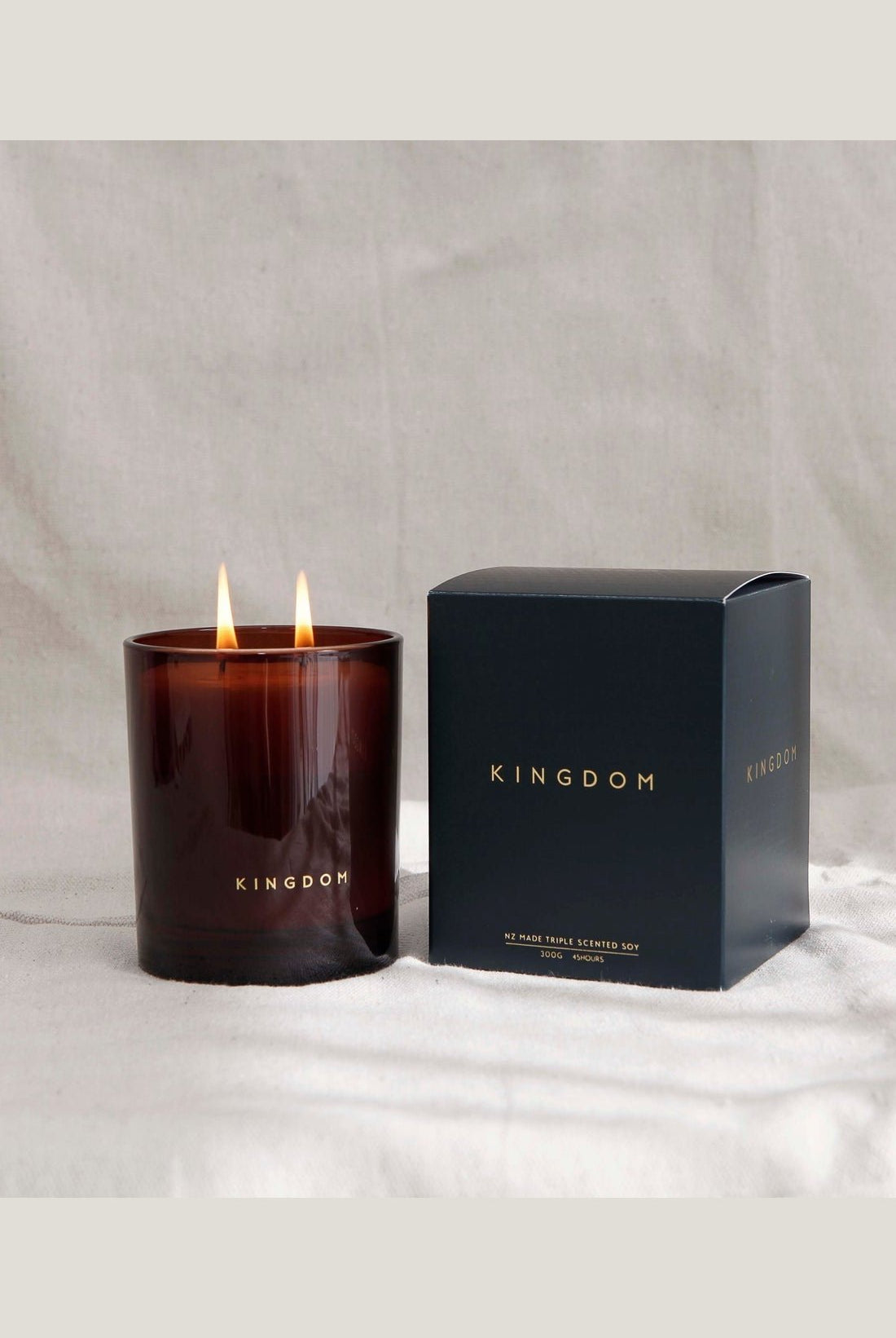 Kingdom Blackberry & Bay Luxury Soy Candle 300g lifestyle image 2