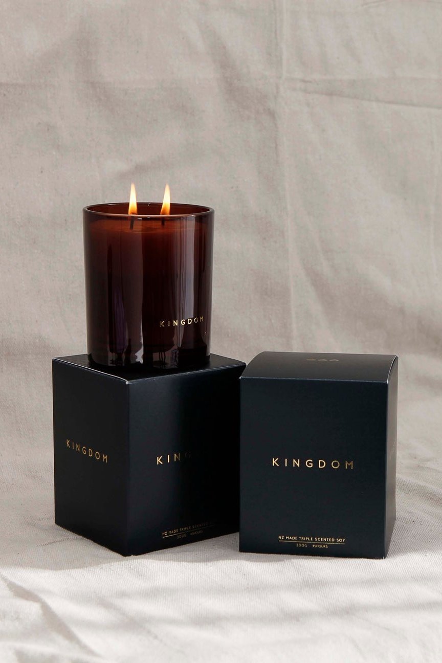 Kingdom Lemongrass & Lime Luxury Soy Candle 300g lifestyle image 3