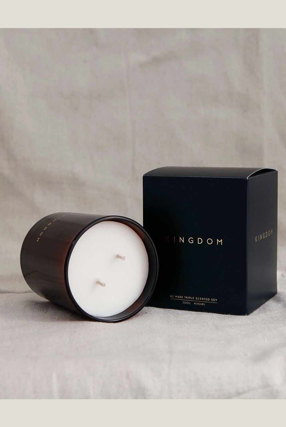 Kingdom Fig & Bergamot Luxury Soy Candle 300g lifestyle image 4
