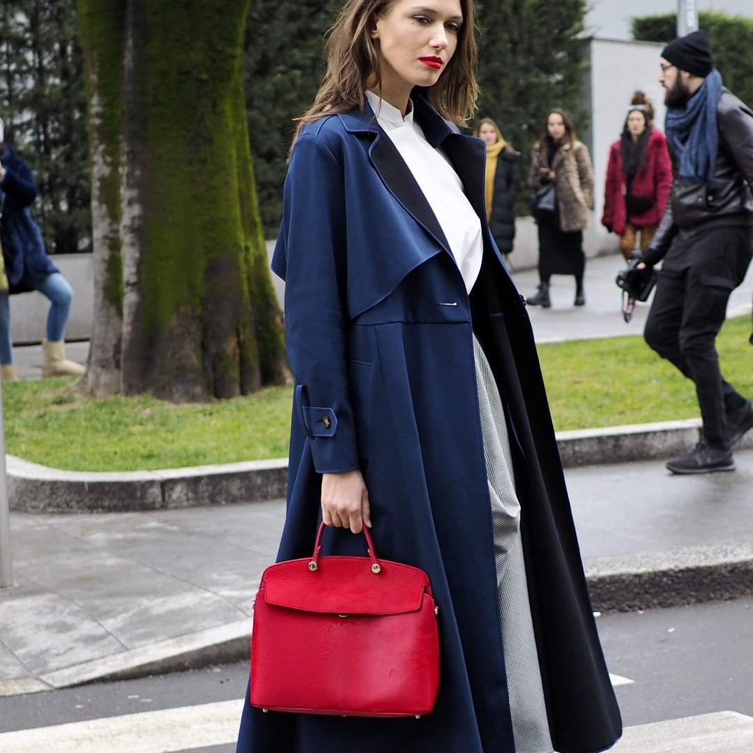 FOR THE LOVE OF NAVY - Falling for hues from the deep