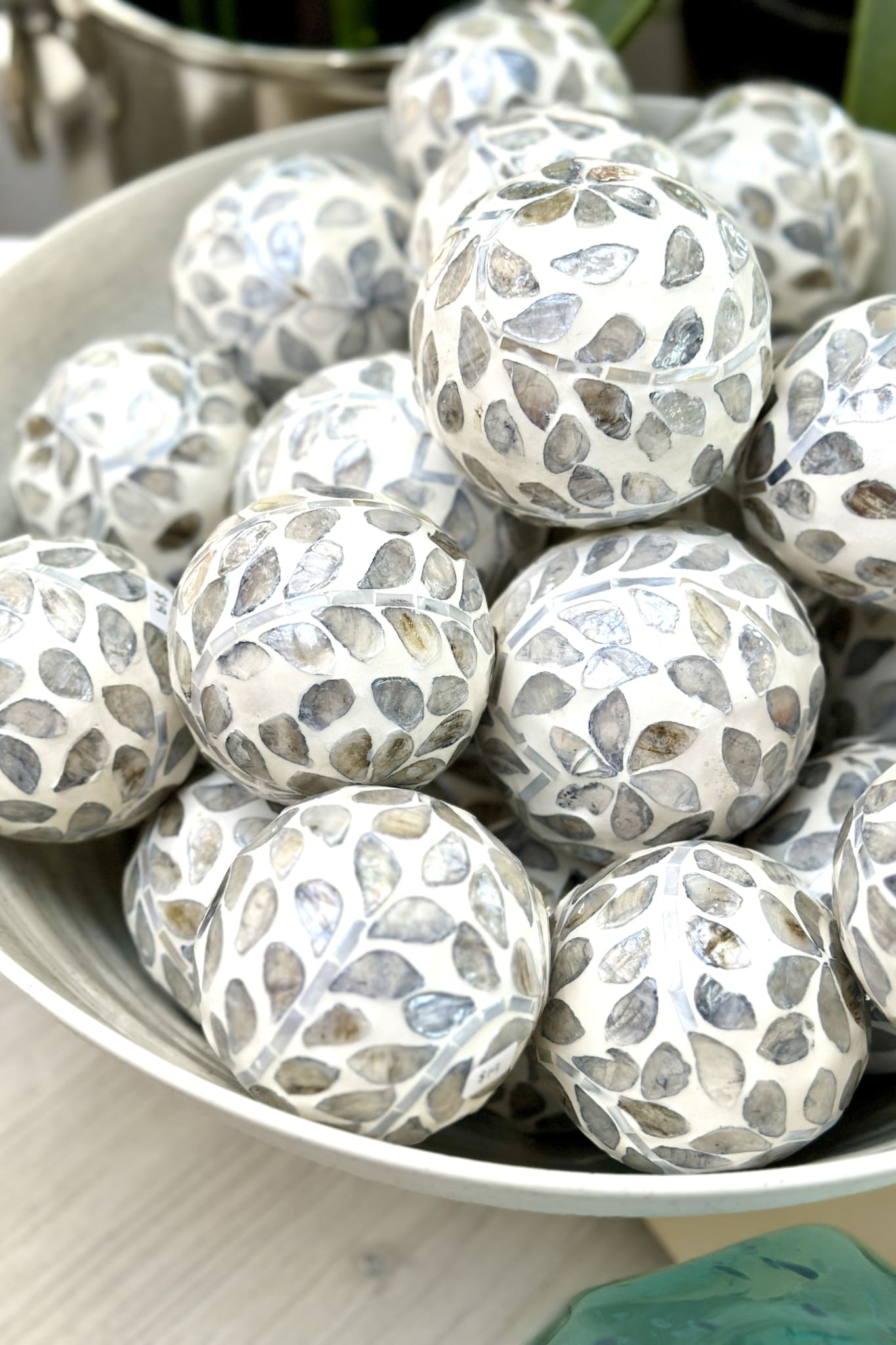 Vine Capiz Shell Inlay Ball 10cm - Magpie Style