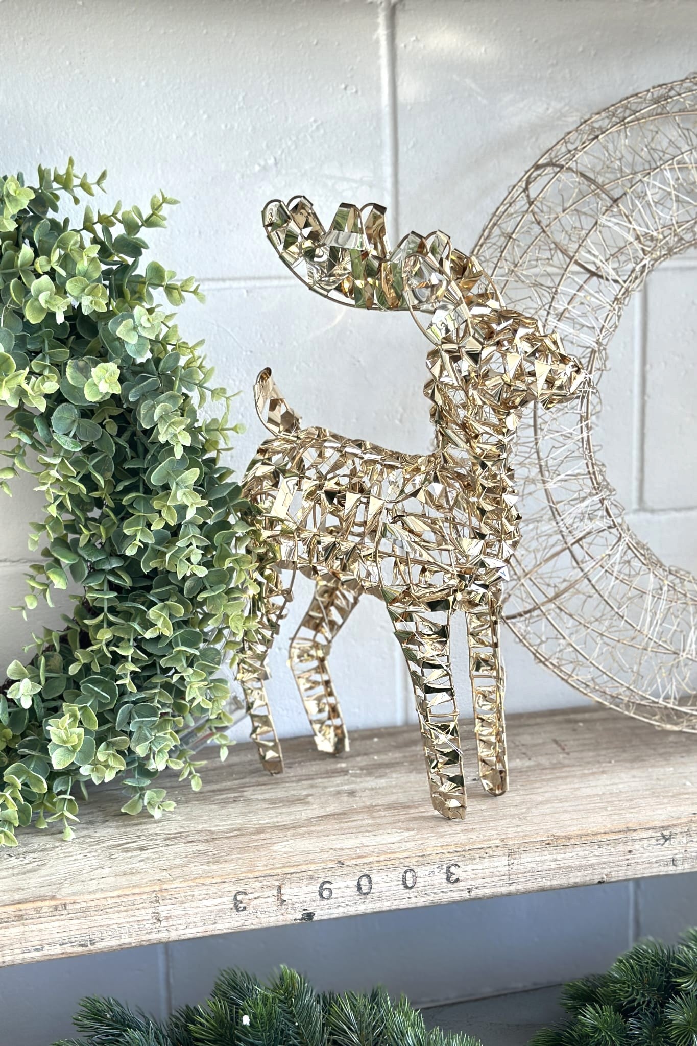 Vegas Reindeer Gold: 37cm - With Lights - Magpie Style