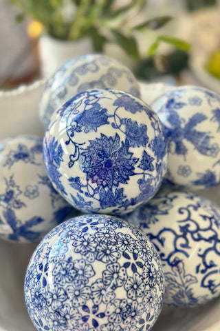 Ceramic Ball Blue/ White 10cm - Carnations