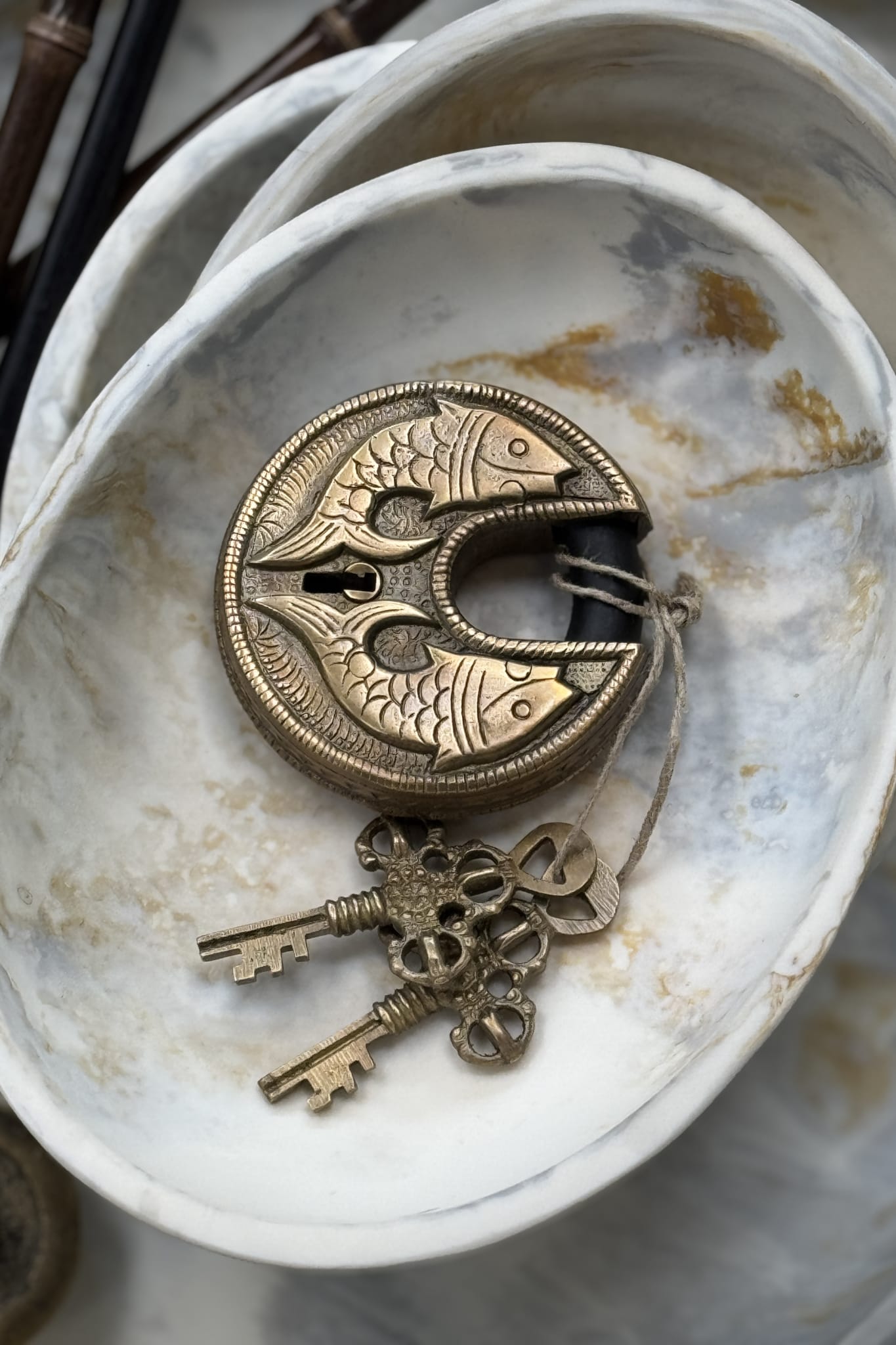 Round Fish Lock - Brass - Magpie Style