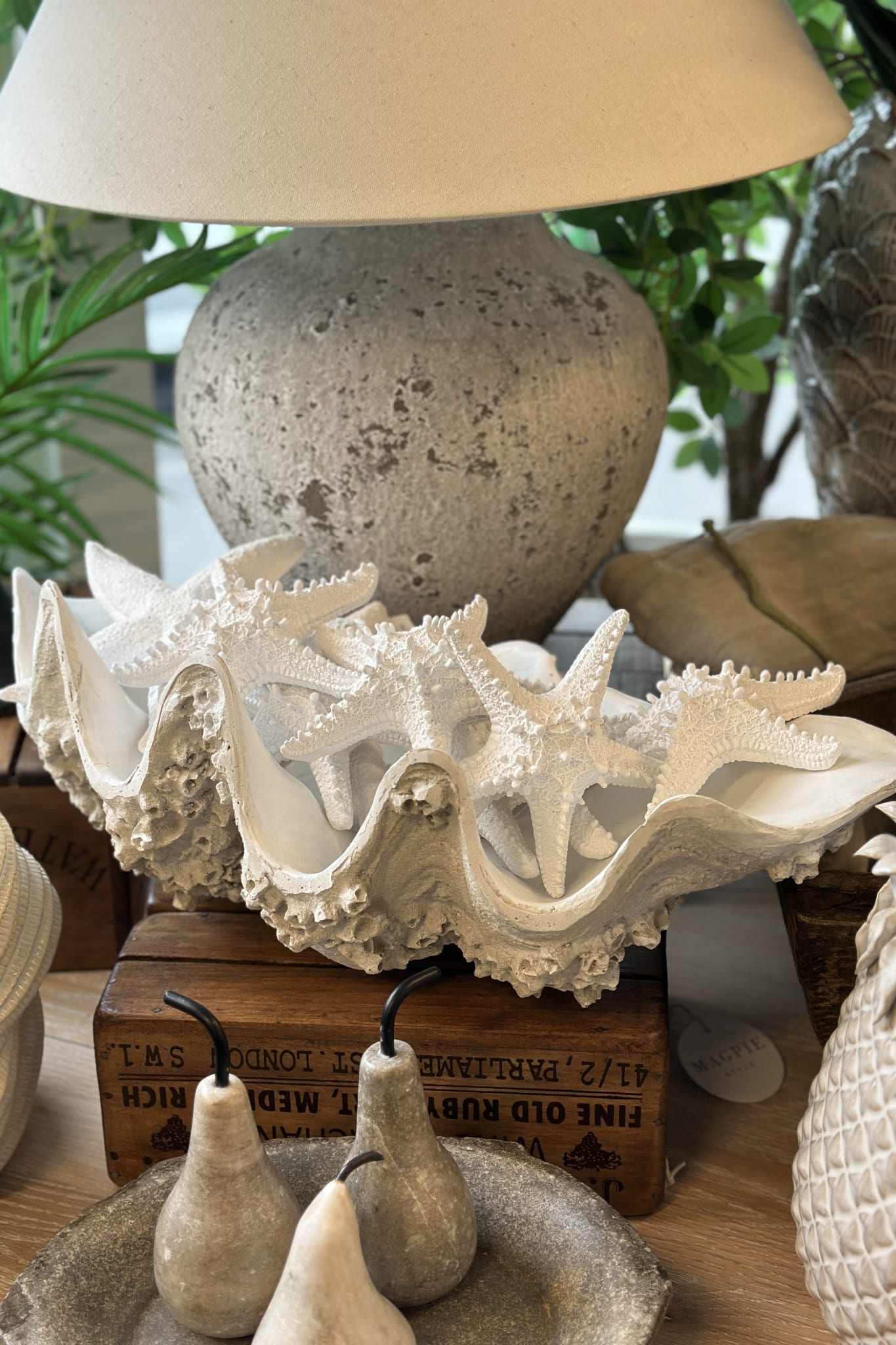 Trida Clam Vessel - Magpie Style