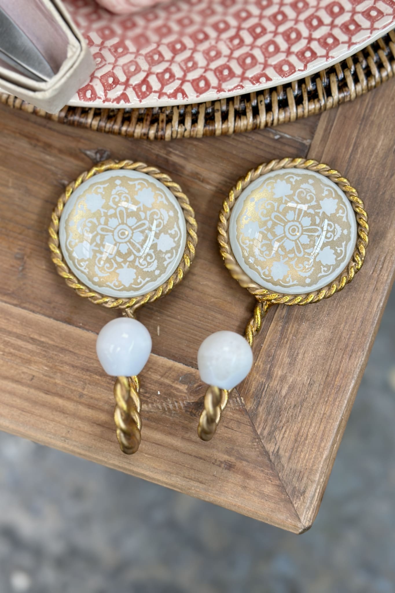 Gold Hook Flower - Magpie Style