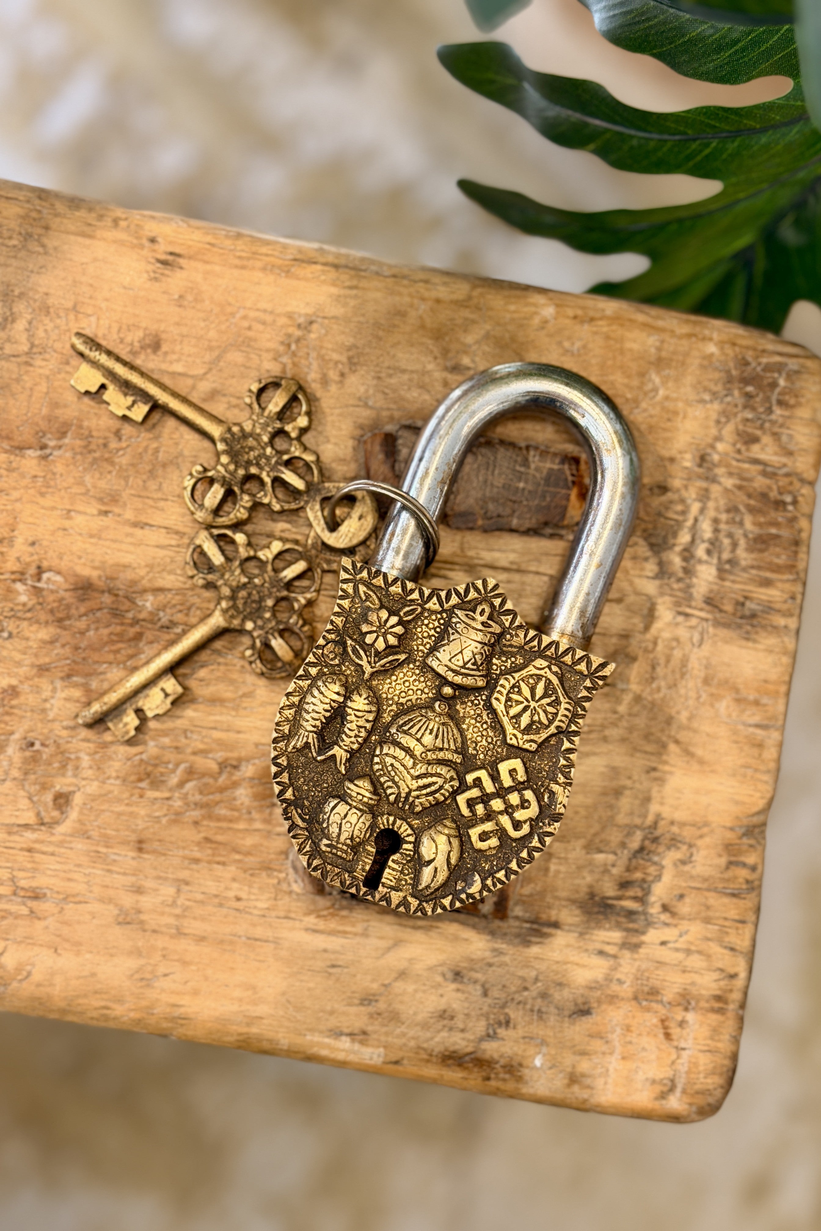 Vintage Embossed Brass Padlock - Magpie Style