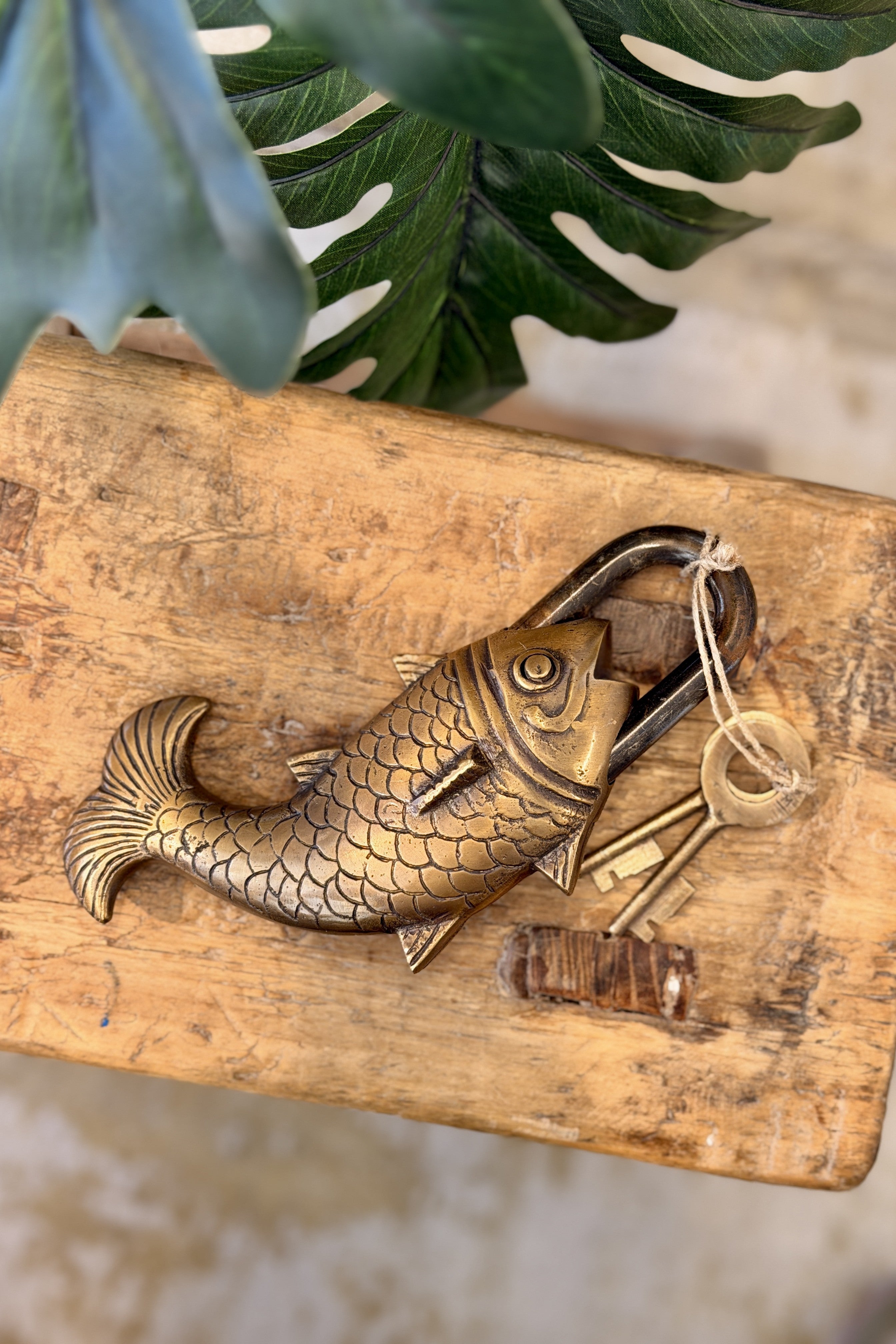 Large Brass Fish Lock - Magpie Style