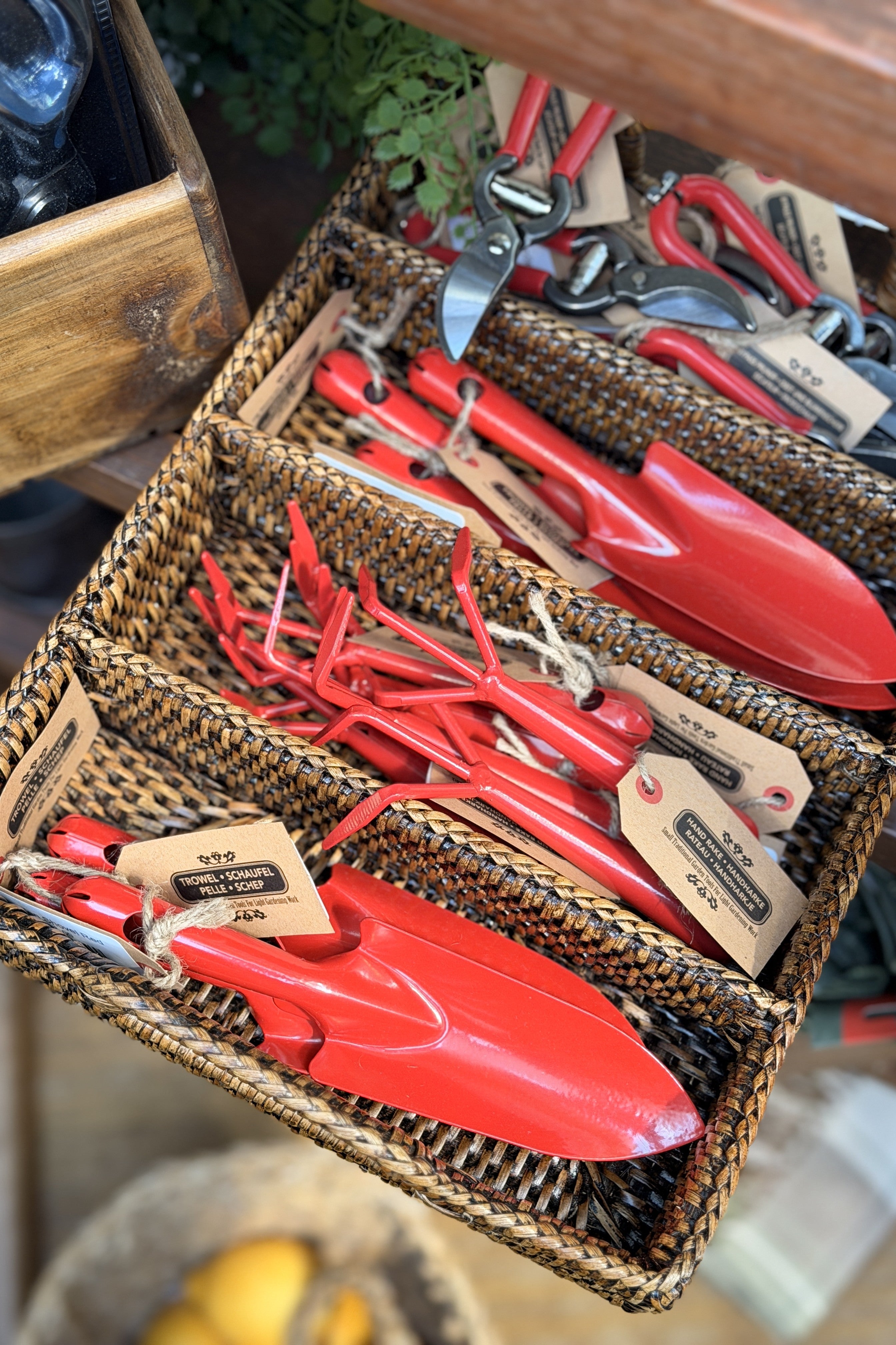 Garden Fork Red - Magpie Style