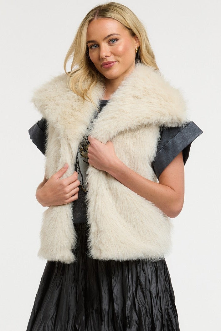 URBAN LUXURY Fury Vest - Cream