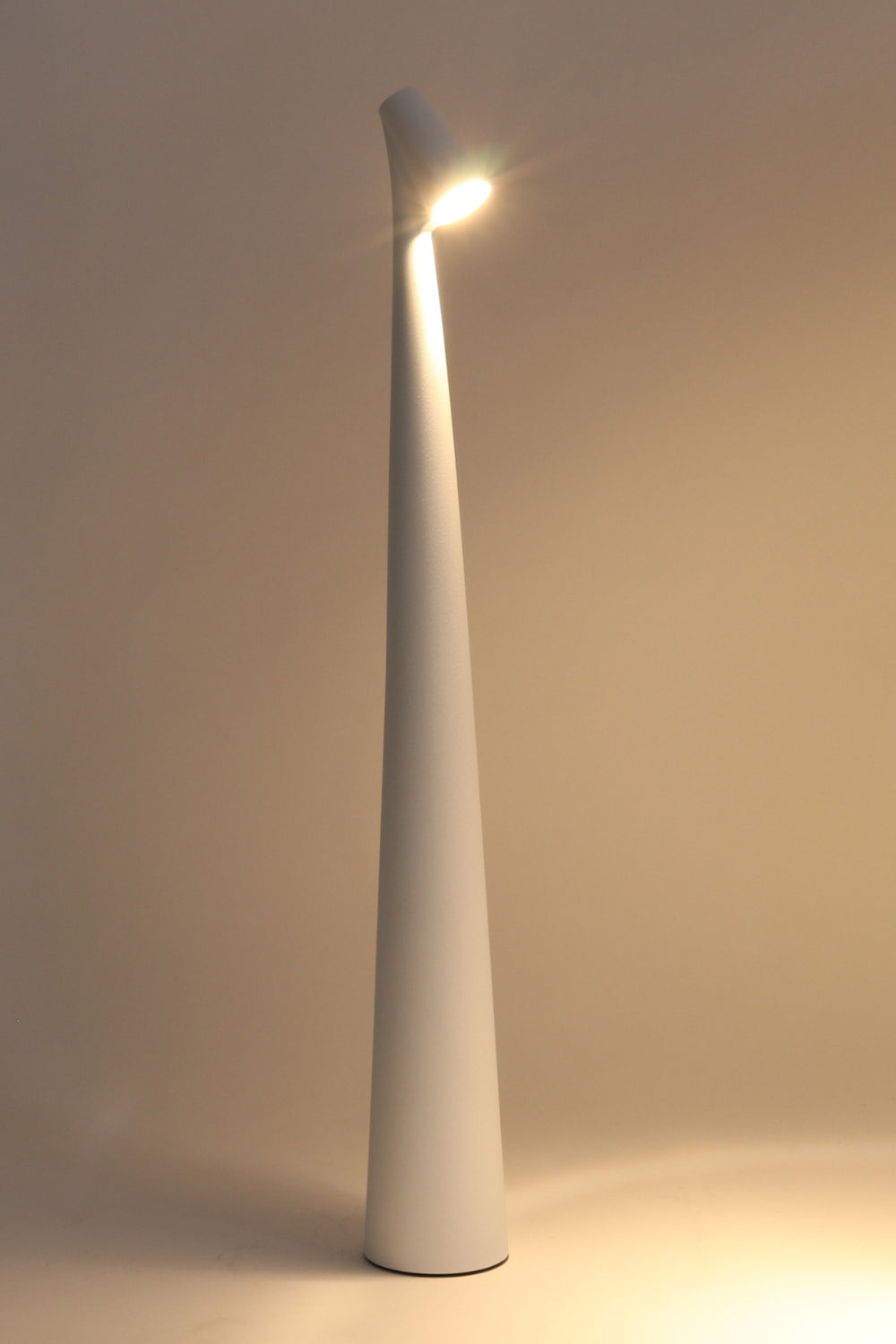 Blanc Sculptural Rechargeable Lamp