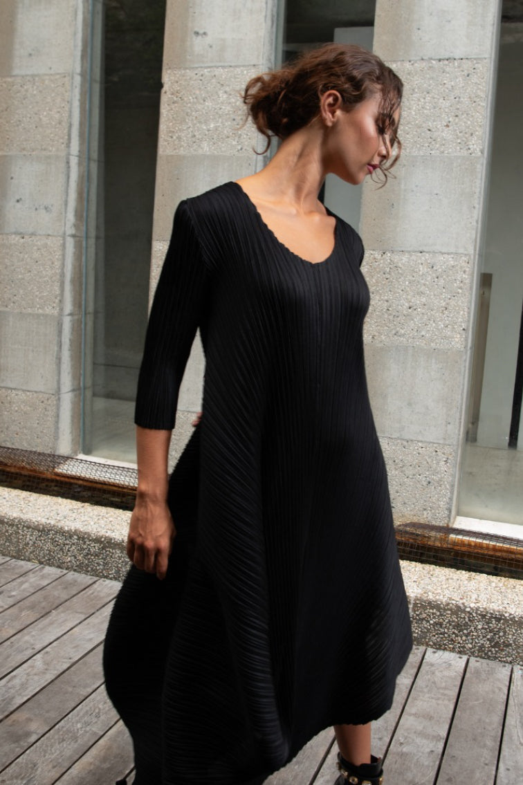 ALQUEMA 3/4 Sleeve Smash Pocket Dress Black