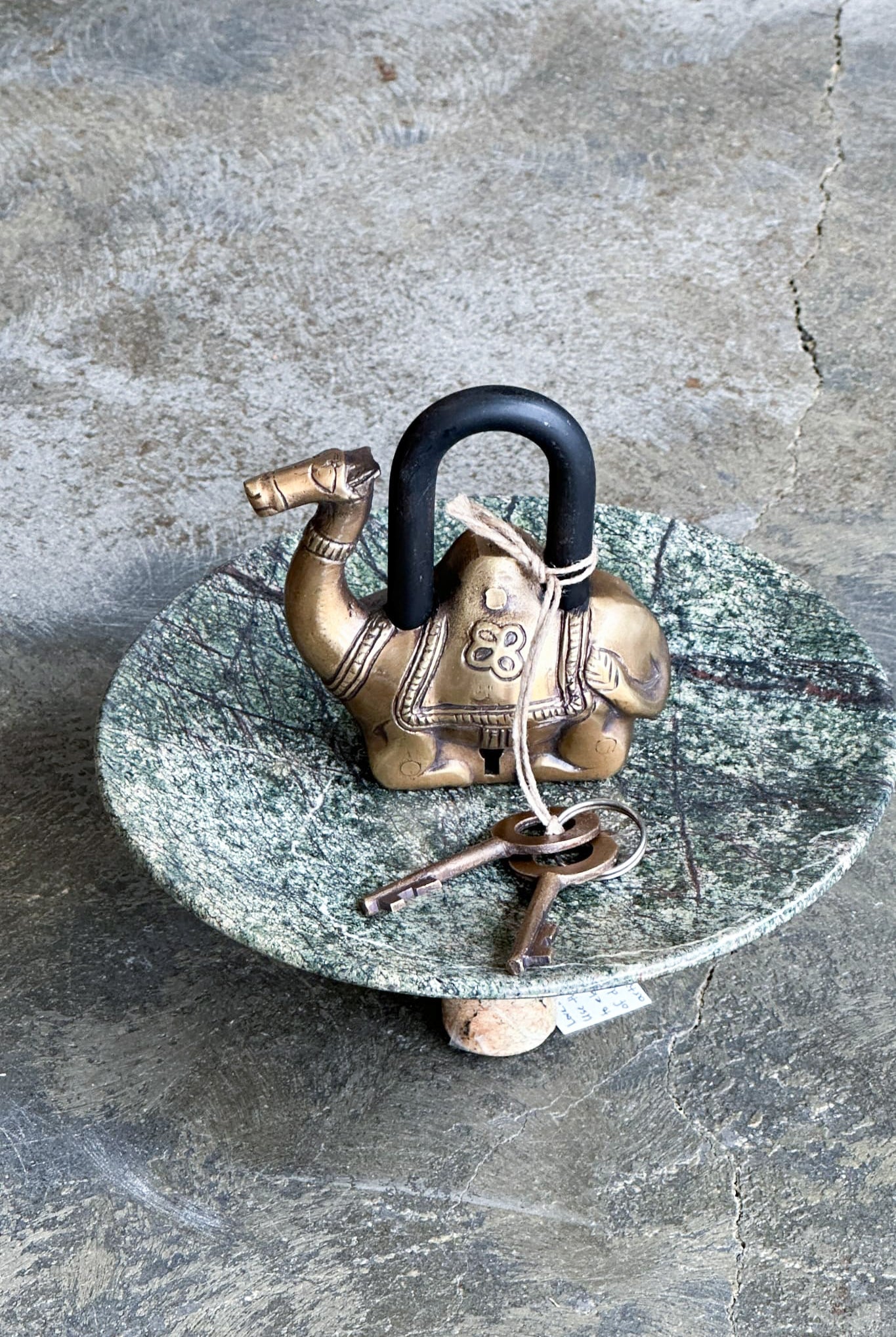 Large Camel Solid Brass Lock (with two keys). - Magpie Style