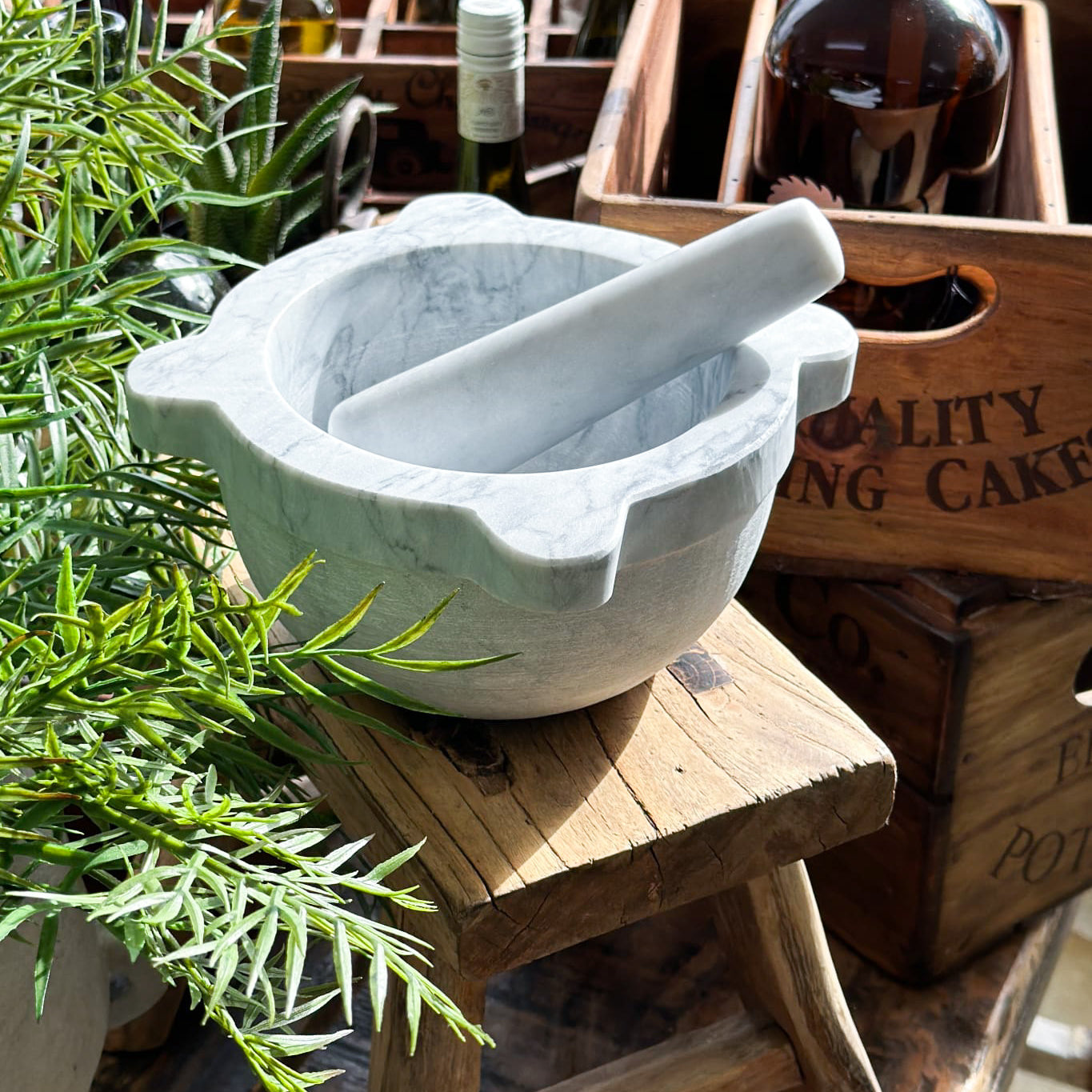Large Light Grey Mortar & Pestle - Magpie Style