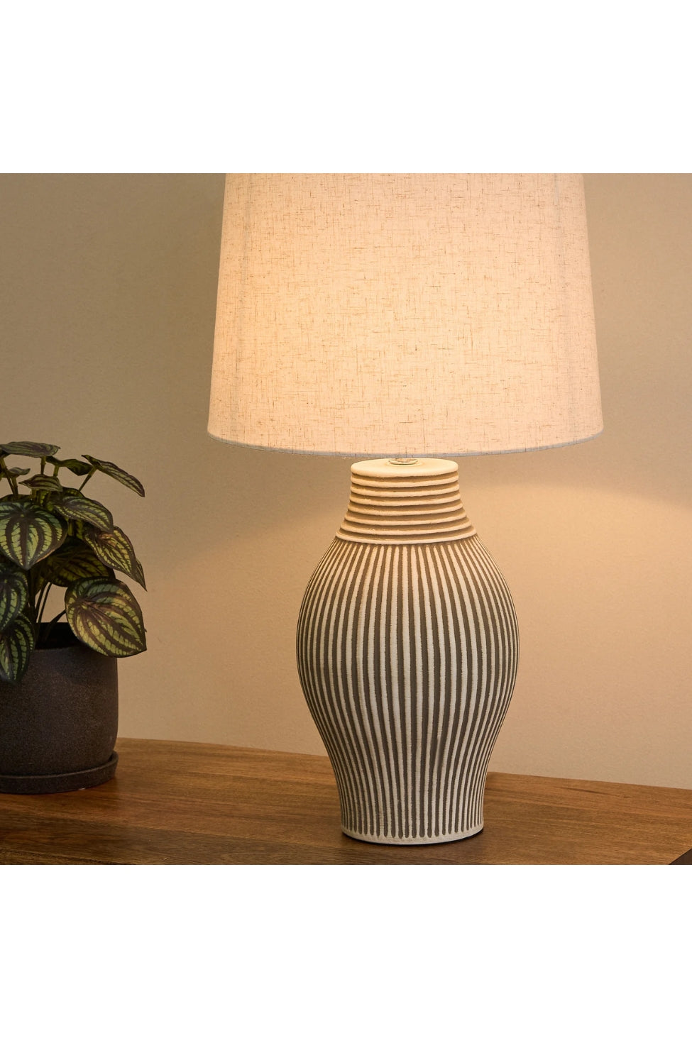 Textured Ceramic Table Lamp - Magpie Style
