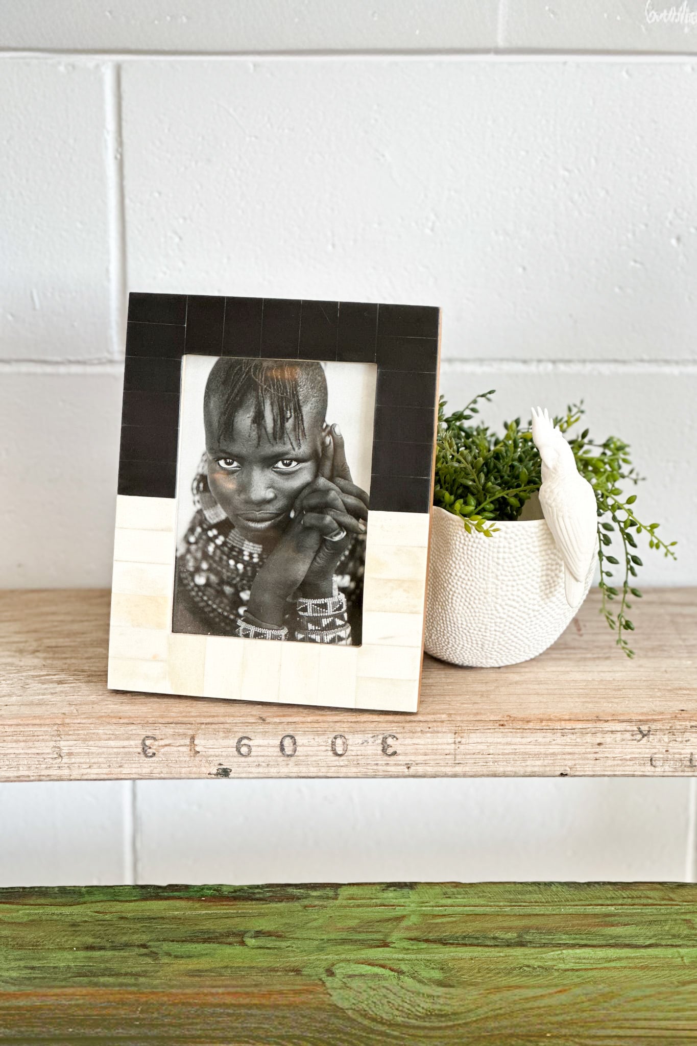 Bone Inlay Cream Lower and Black Upper 5x7 Photo Frame - Magpie Style