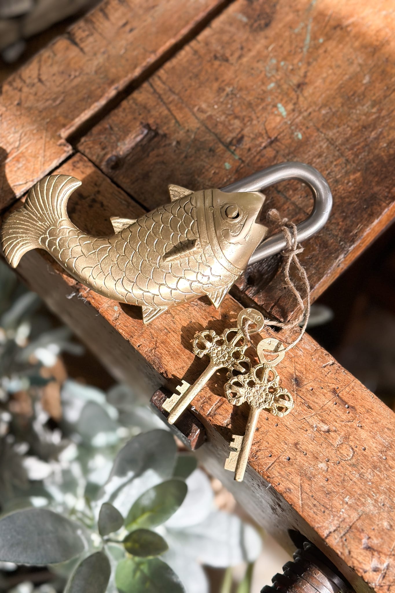 Large Brass Fish Lock - Magpie Style