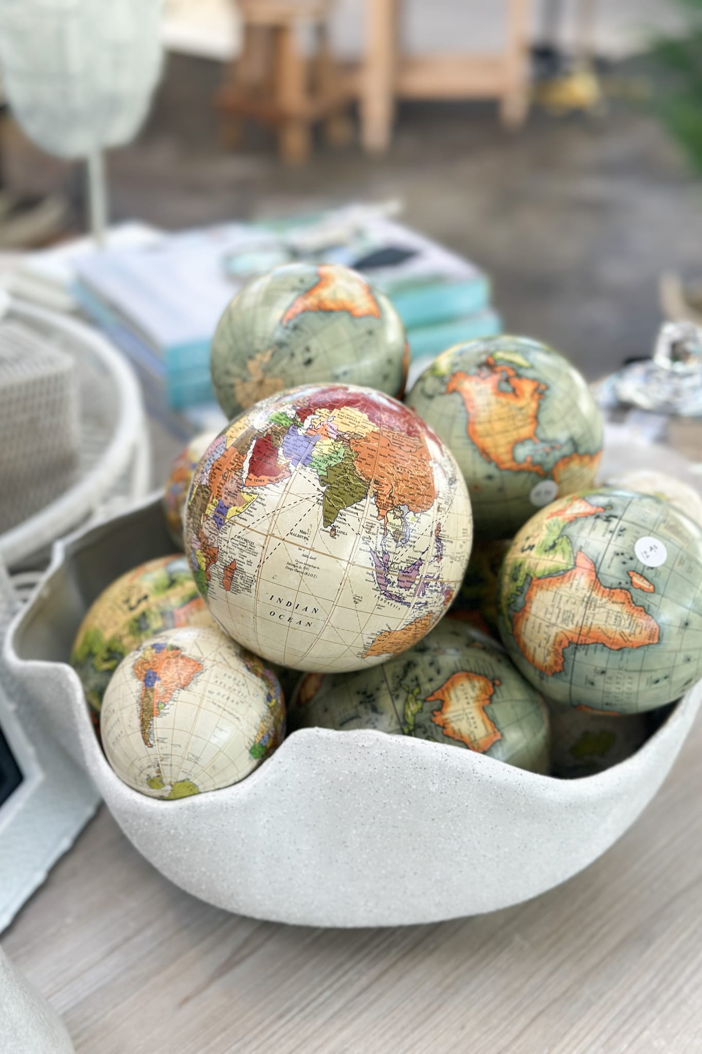 World Globe Cream Medium - Magpie Style
