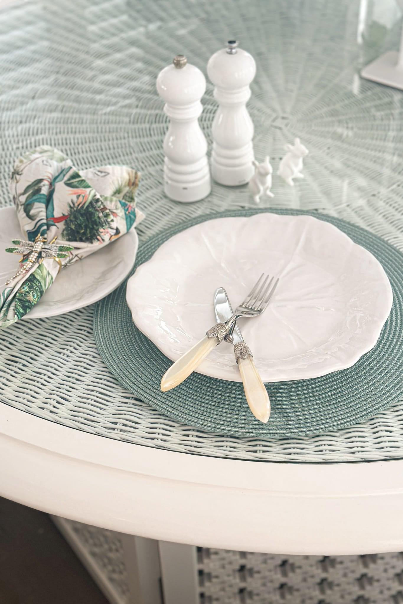 Cabbage Leaf Melamine Dinner Plate - Magpie Style