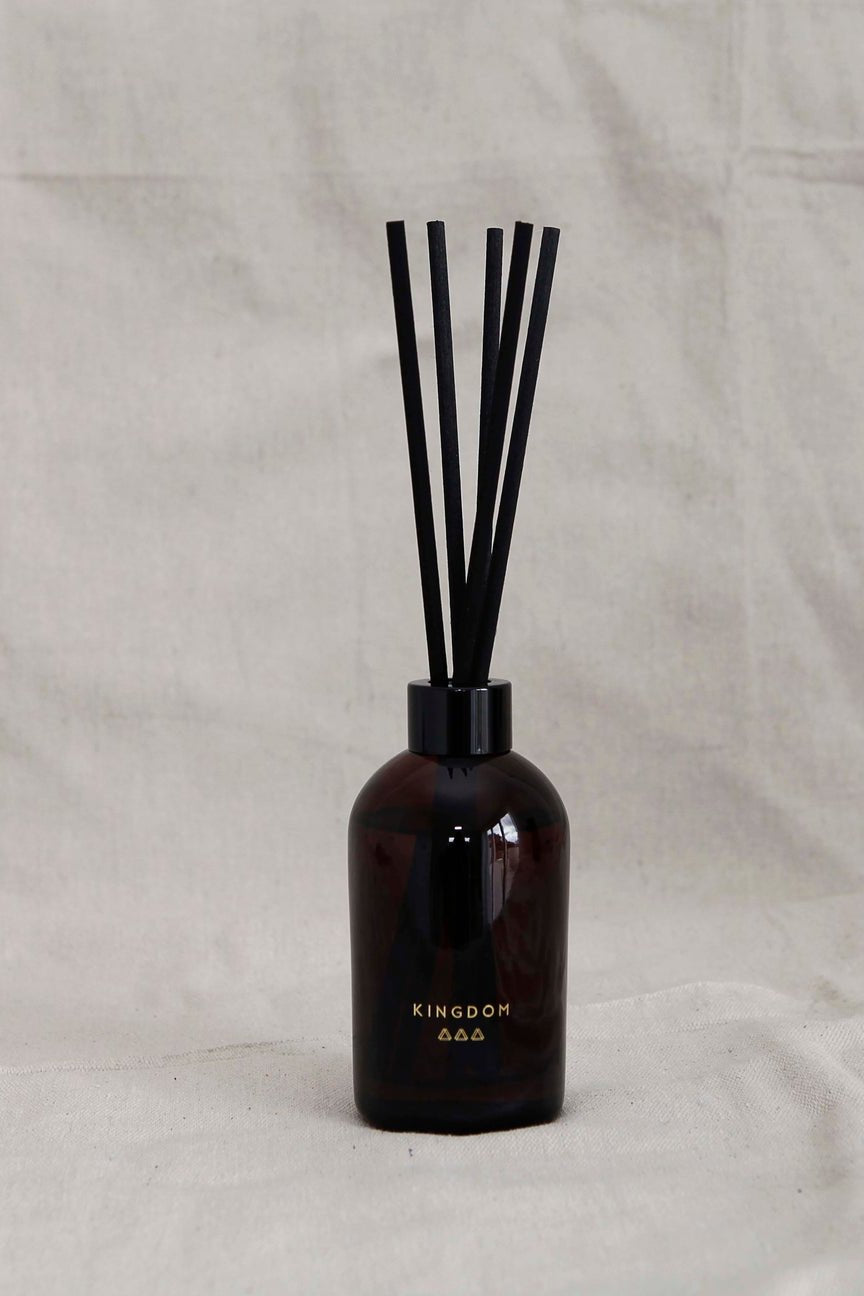 Kingdom Fig & Bergamot Silk Fibre Diffuser 200ml lifestyle image 3