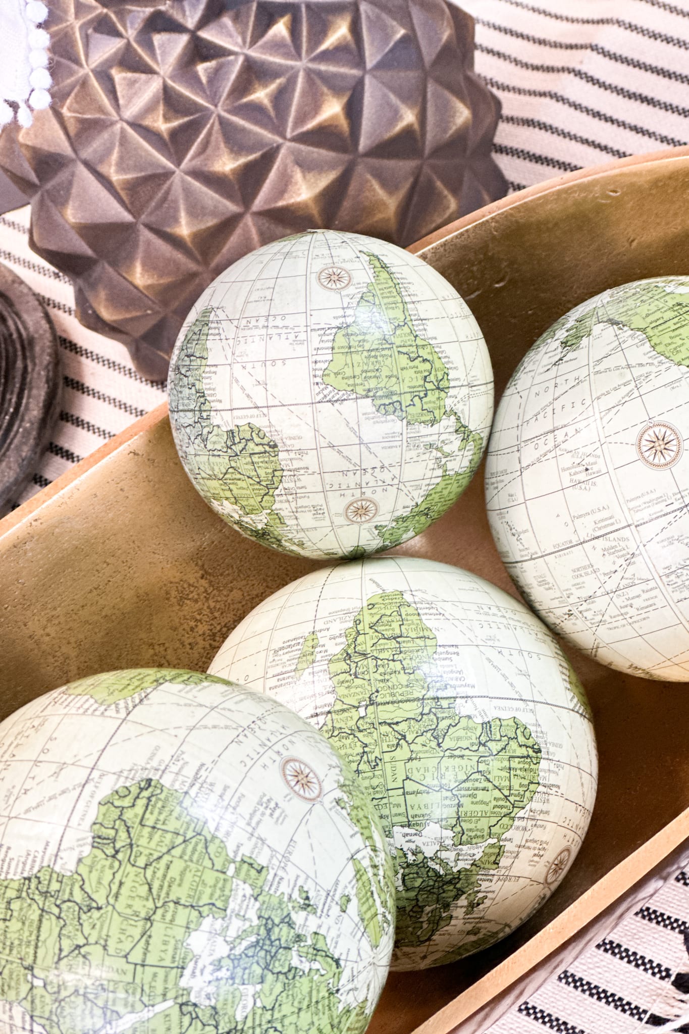 World Globe Green Medium - Magpie Style