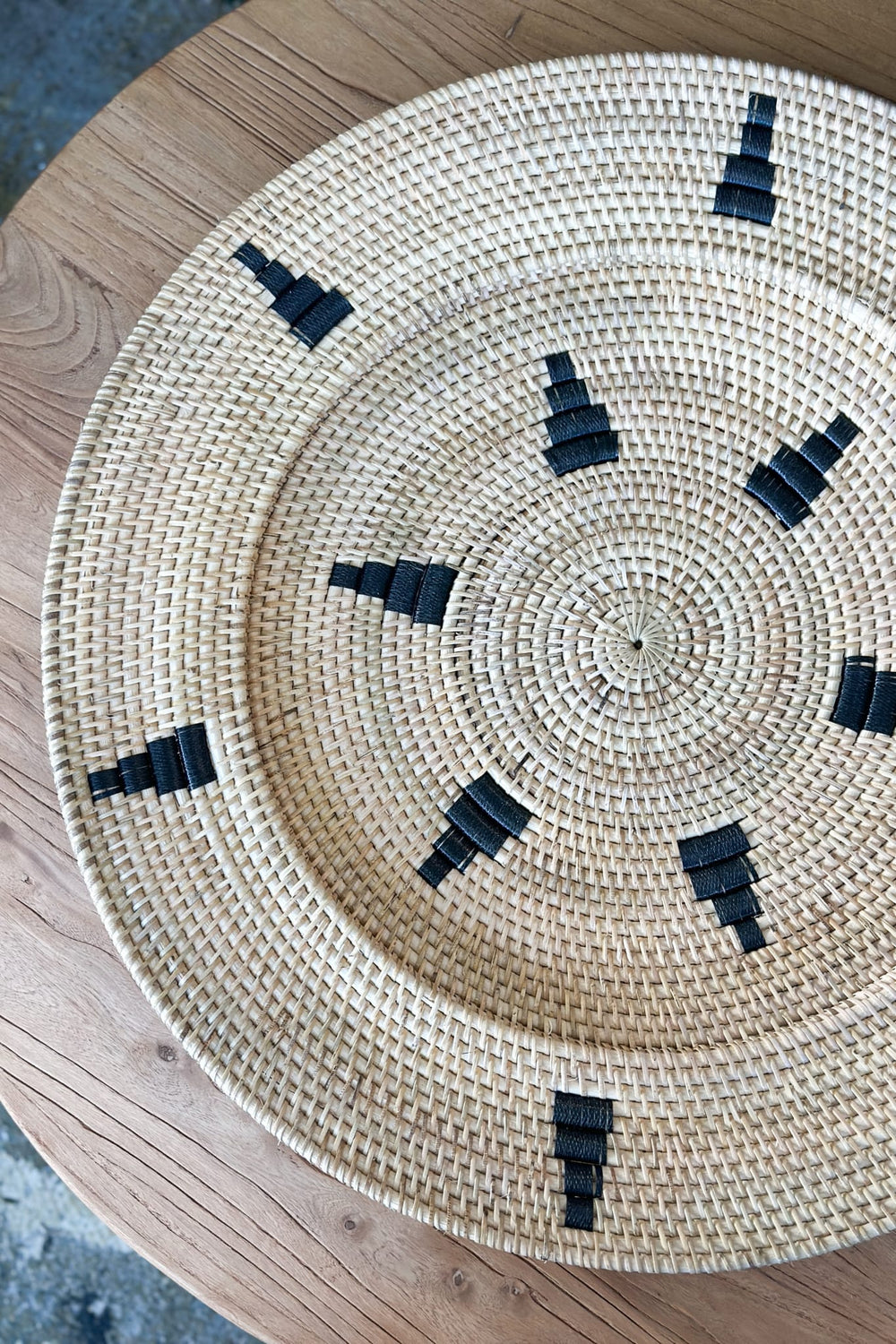 Lombok Deco XL Centre Plate - Black/Natural